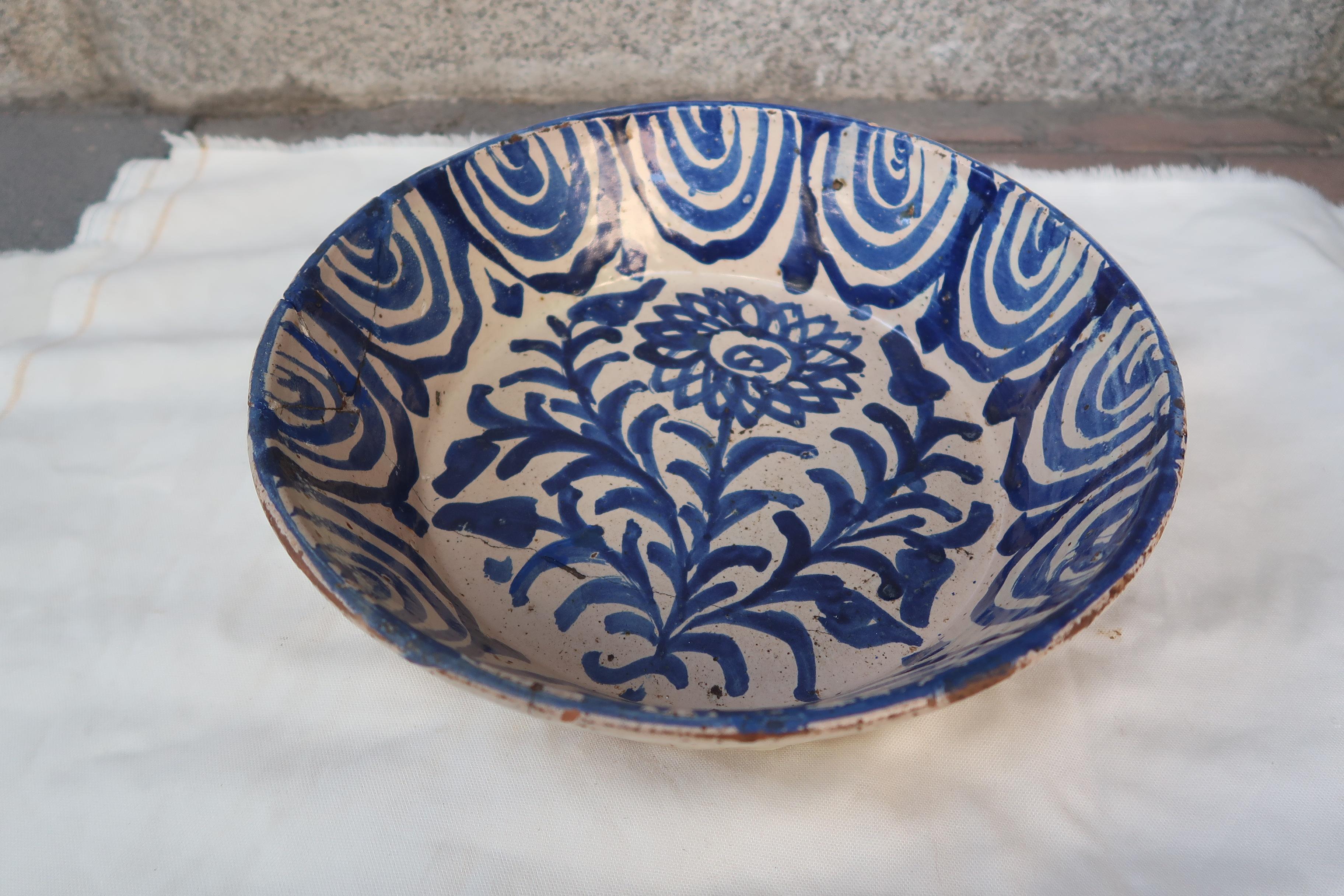 Arts and Crafts 19th Century Spanish Blue and White Glazed Terracotta Lebrillo, Granada For Sale