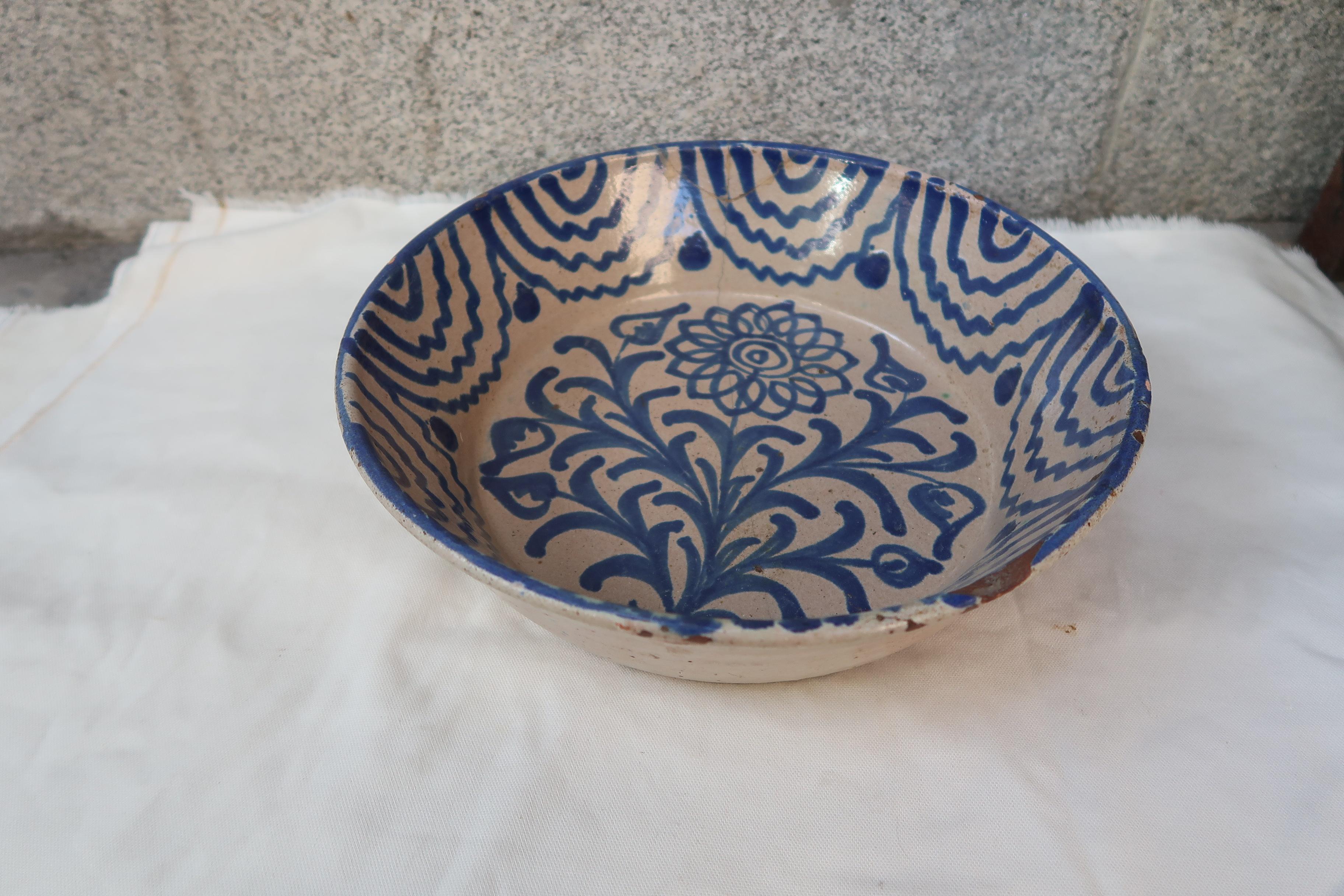 Arts and Crafts 19th Century Spanish Blue and White Glazed Terracotta Lebrillo, Granada, Spain For Sale