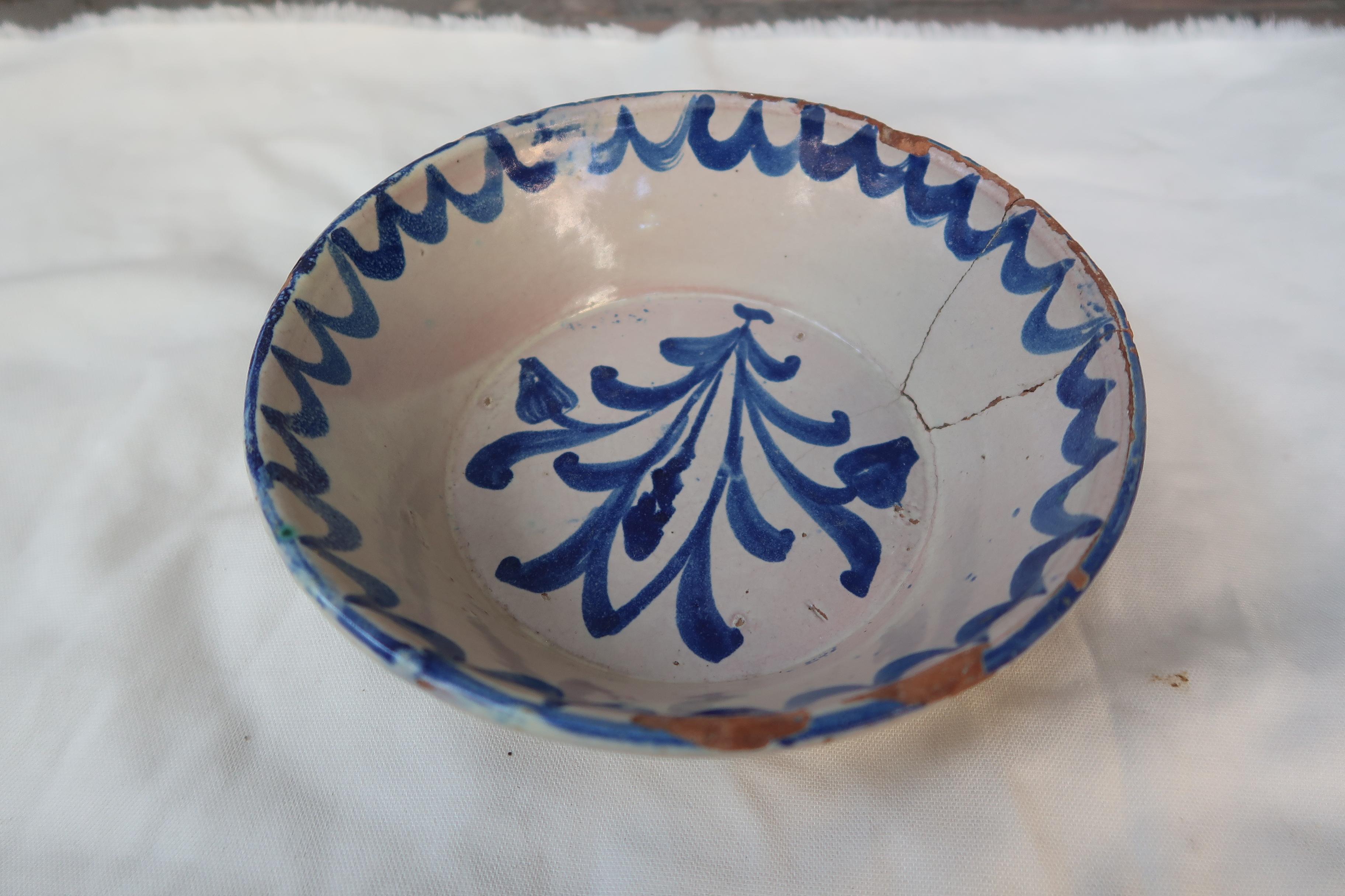 Arts and Crafts 19th Century Spanish Blue and White Glazed Terracotta Lebrillo, Granada, Spain For Sale