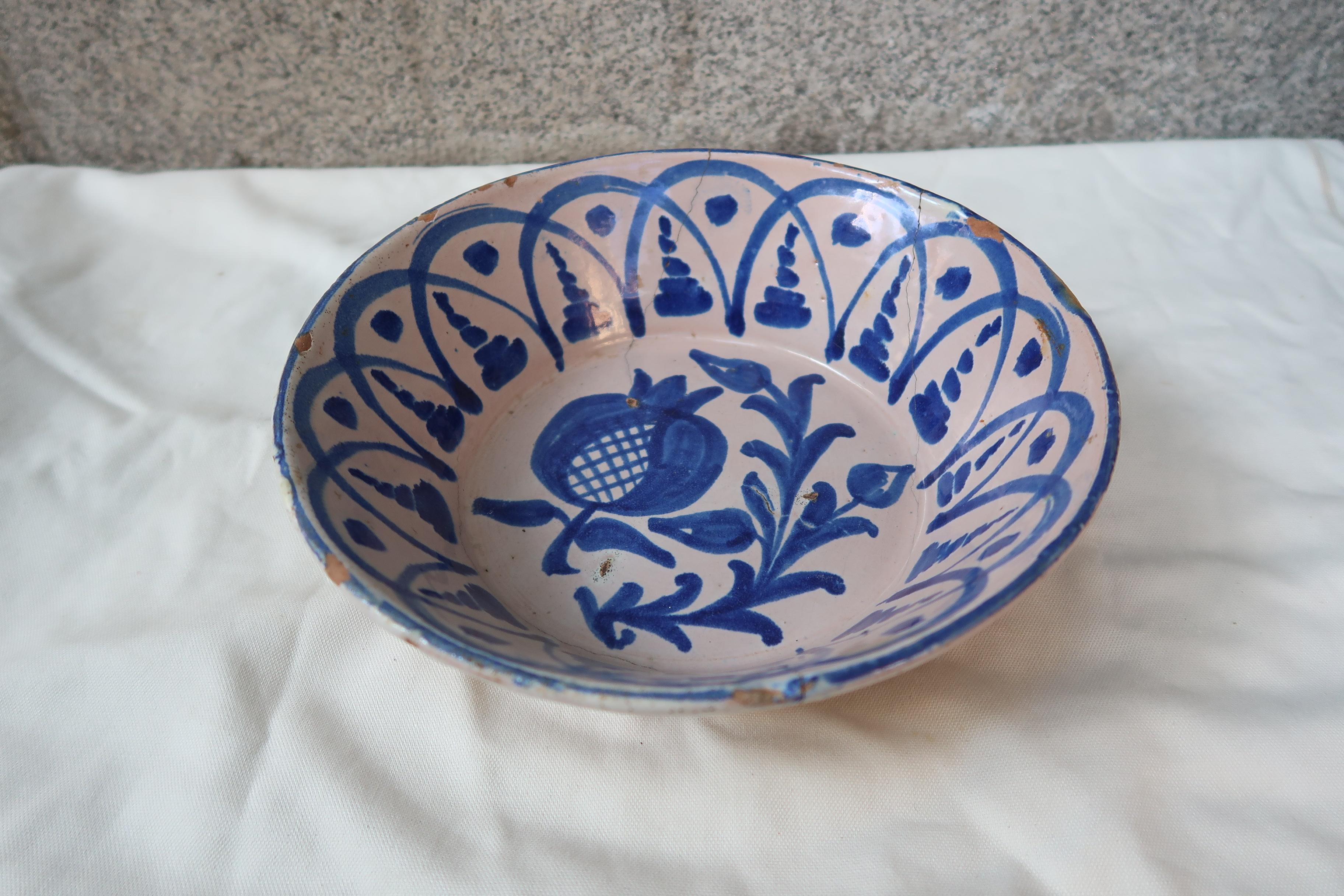19th Century Spanish Blue and White Glazed Terracotta Lebrillo, Granada, Spain For Sale 1