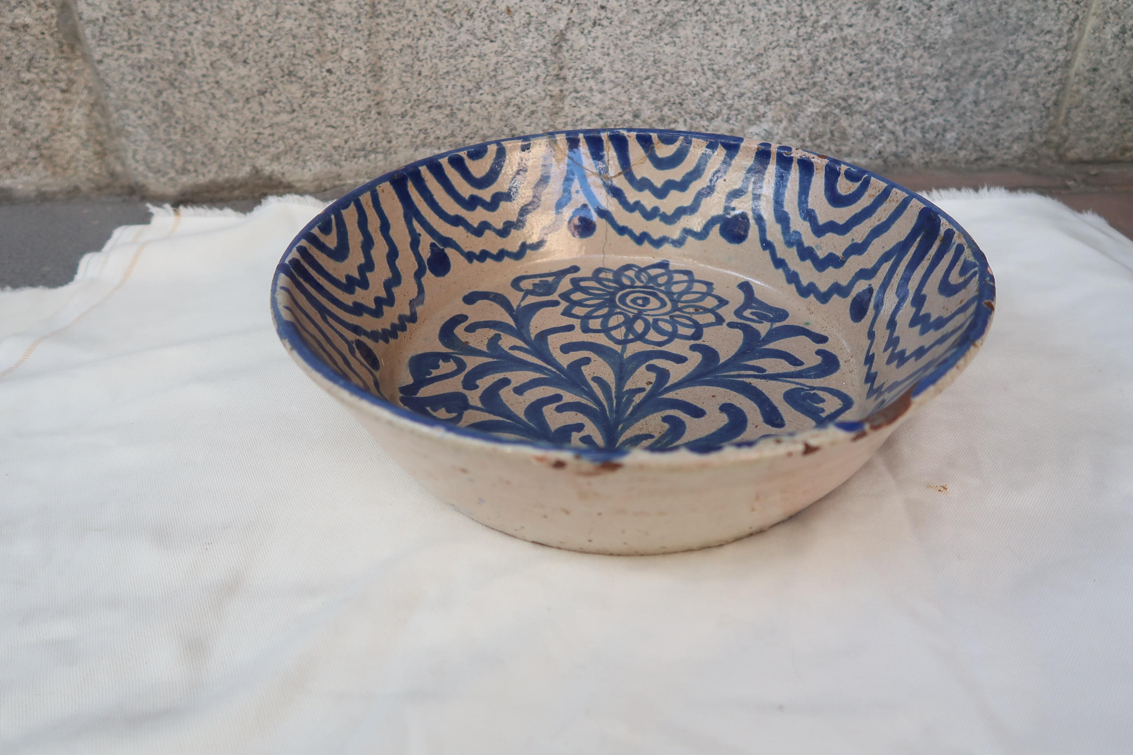 19th Century Spanish Blue and White Glazed Terracotta Lebrillo, Granada, Spain For Sale 1