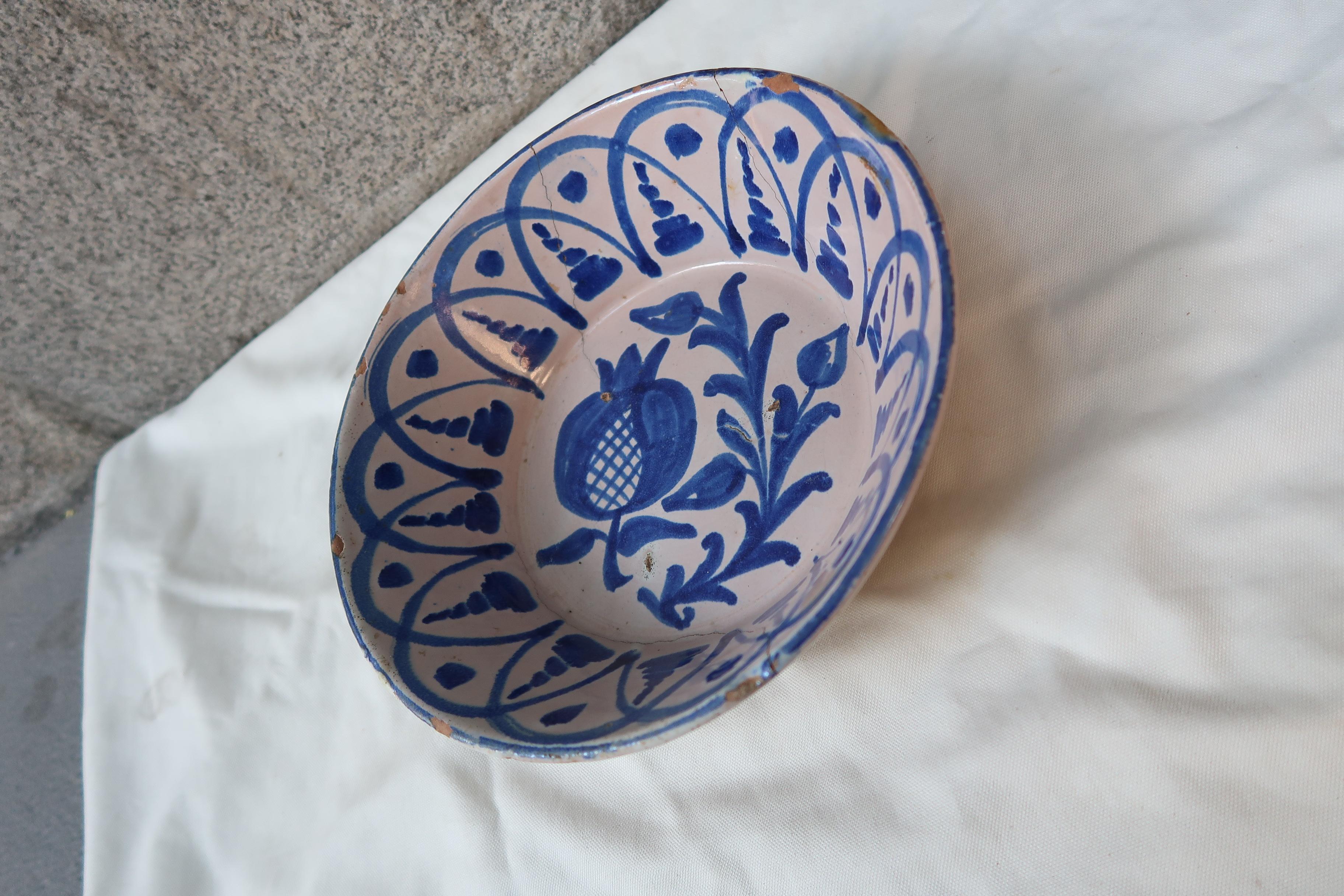 19th Century Spanish Blue and White Glazed Terracotta Lebrillo, Granada, Spain For Sale 2