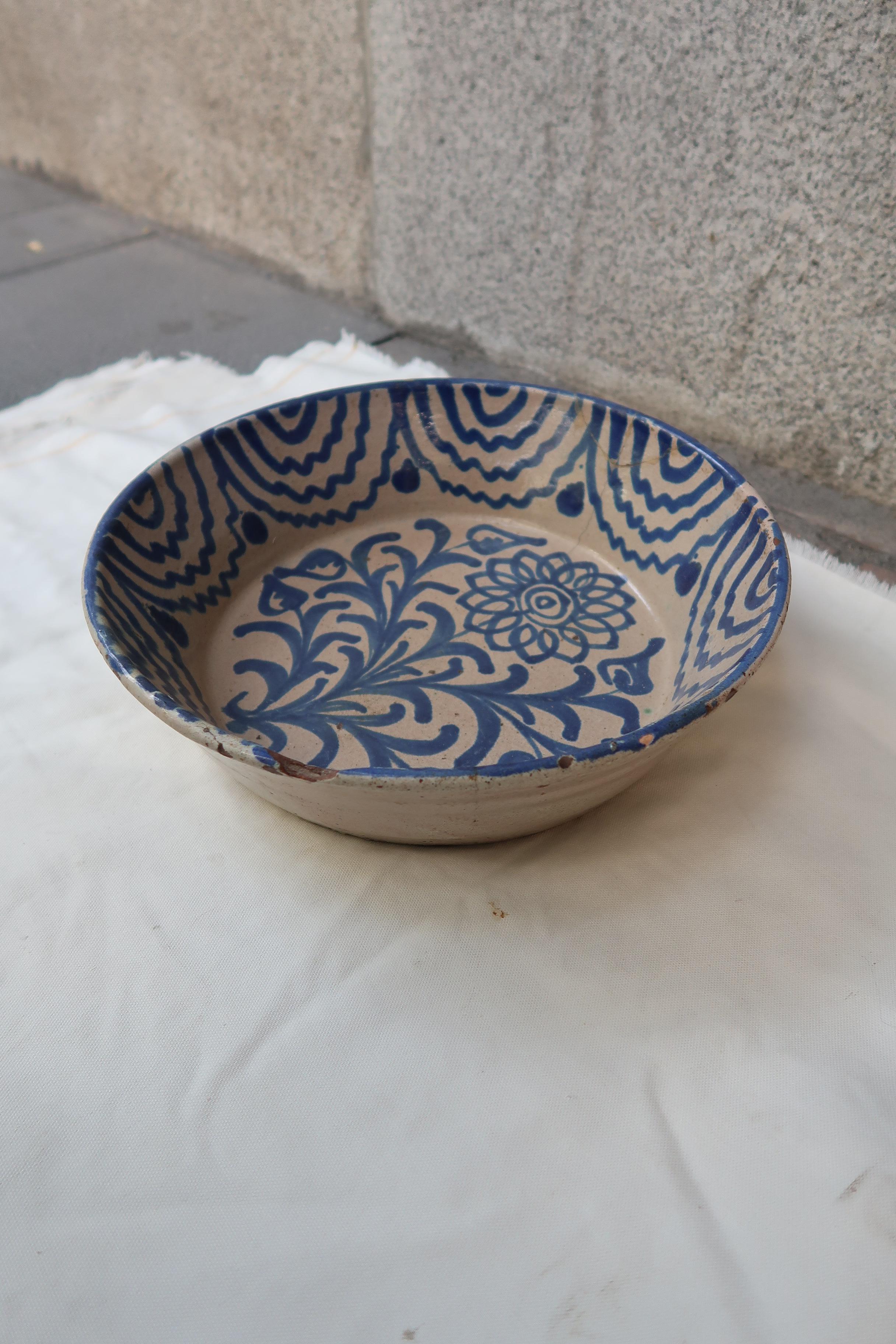 19th Century Spanish Blue and White Glazed Terracotta Lebrillo, Granada, Spain For Sale 2