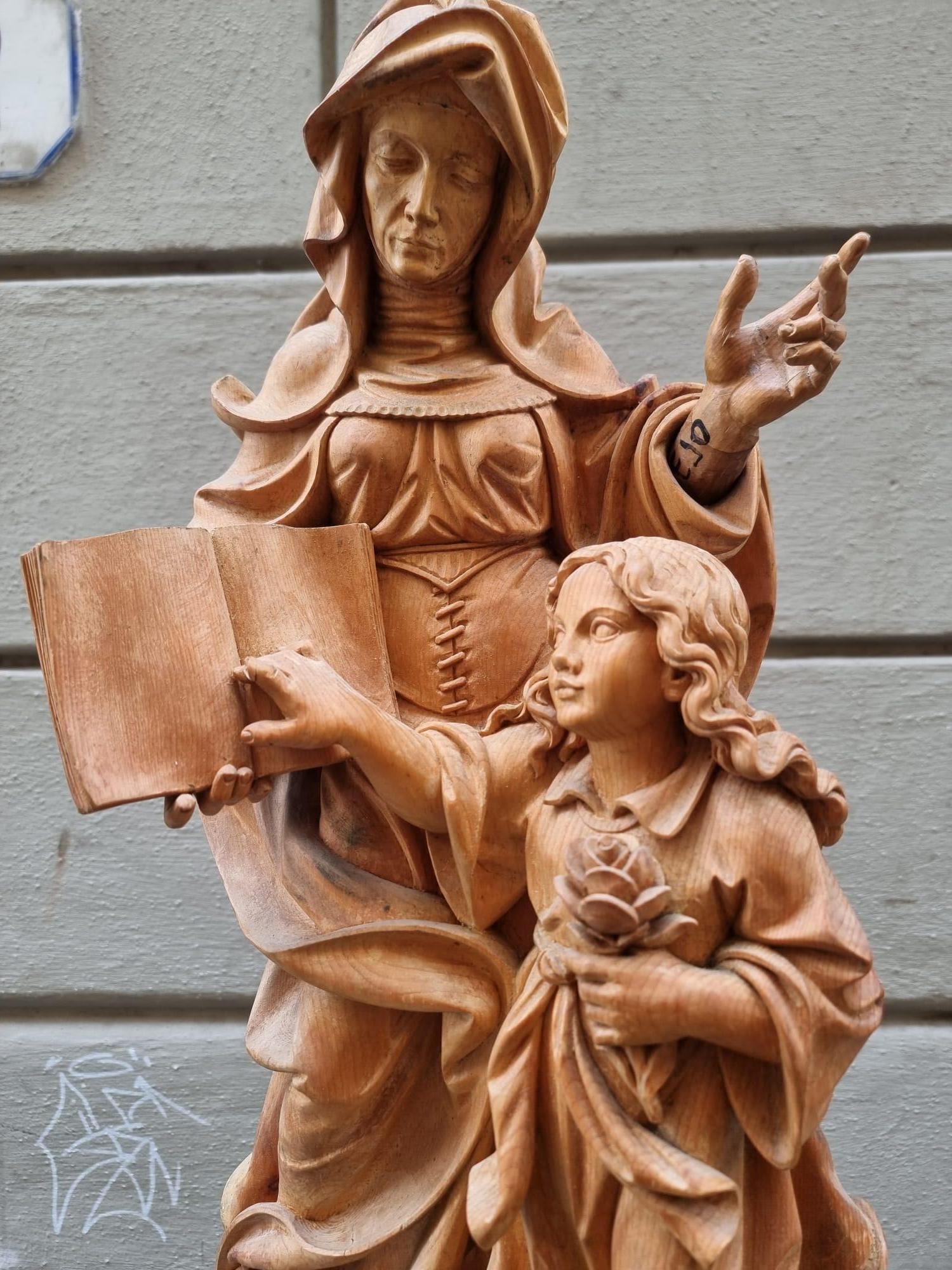Beautiful wooden sculpture in pine wood depicting Saint Anne and Mary as a child.

Extremely refined details, 19th century, Trentino.

Dimensions: 10x27x60cm