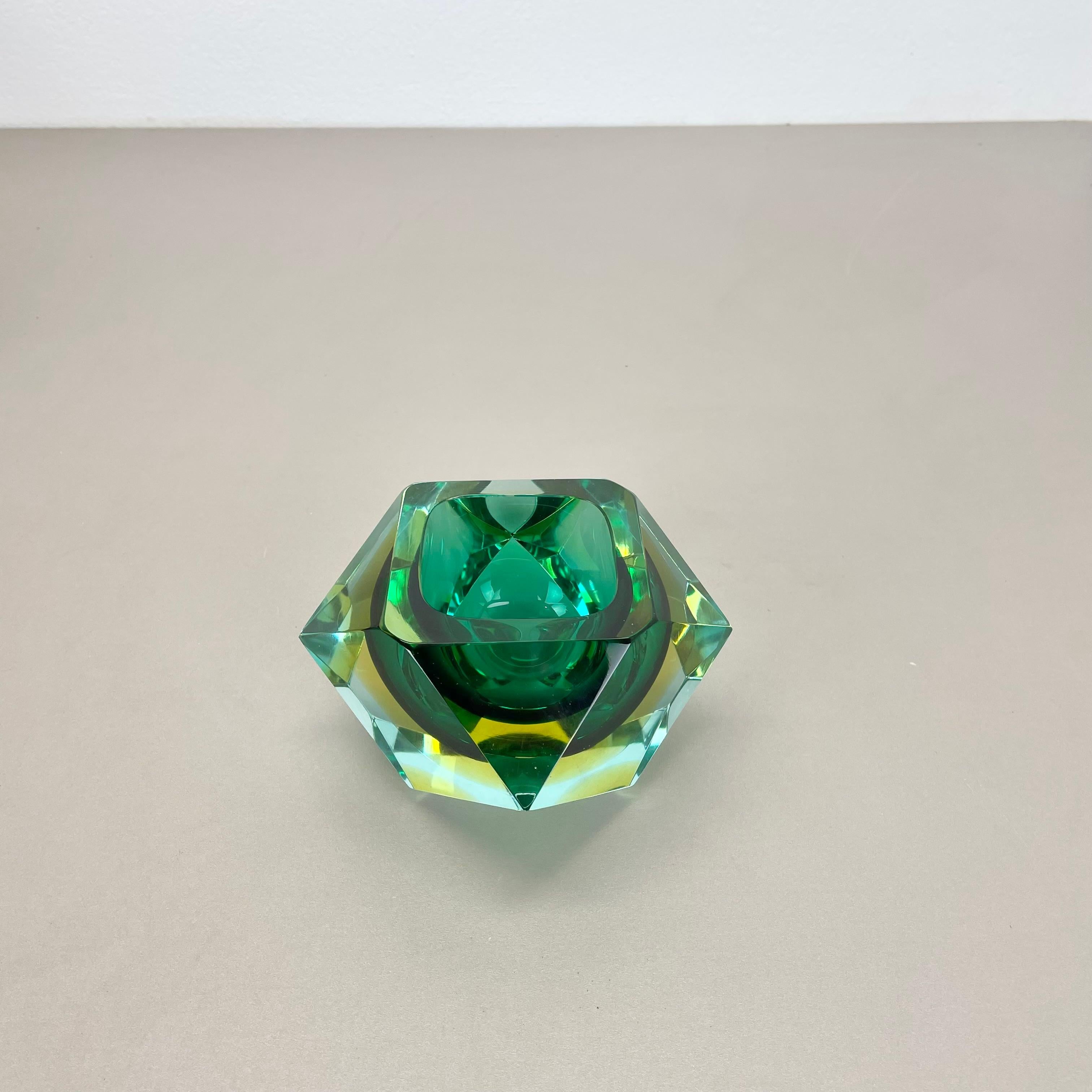 XL 1,6 kg Murano Glass Sommerso Aschenbecher von Luigi Mandruzzato, Italien, 1970er Jahre (Moderne der Mitte des Jahrhunderts) im Angebot