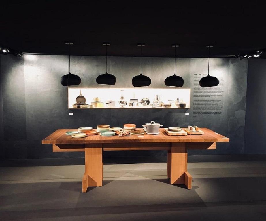 Belga Tavolo da pranzo in legno brutalista XL a 18 posti per interni/esterni - An He Hereenhuis in vendita