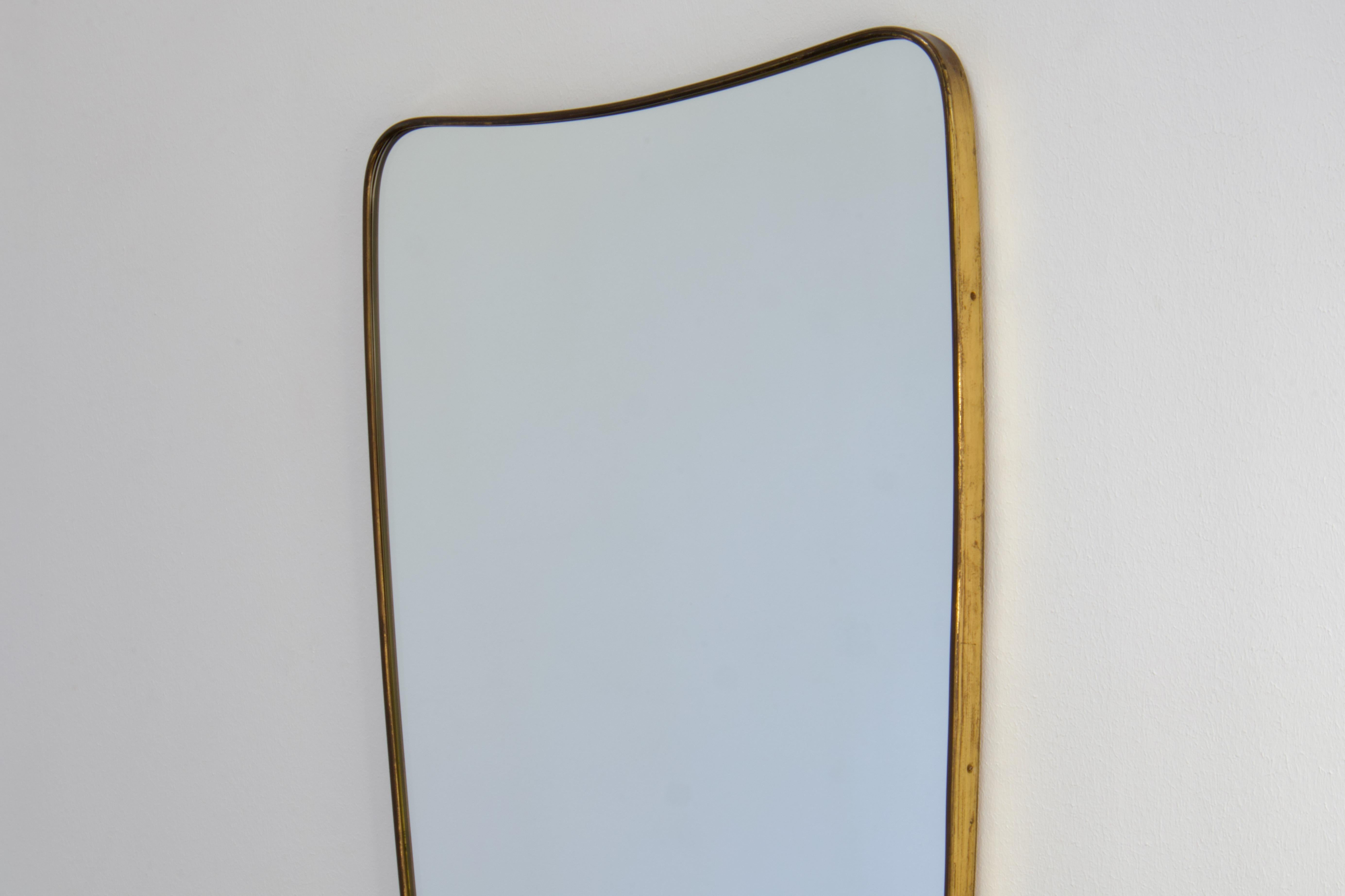 italien XL 1950s Gio Ponti Era Mid-Century Modern Italian Brass Wall Mirror (Miroir mural en laiton) en vente