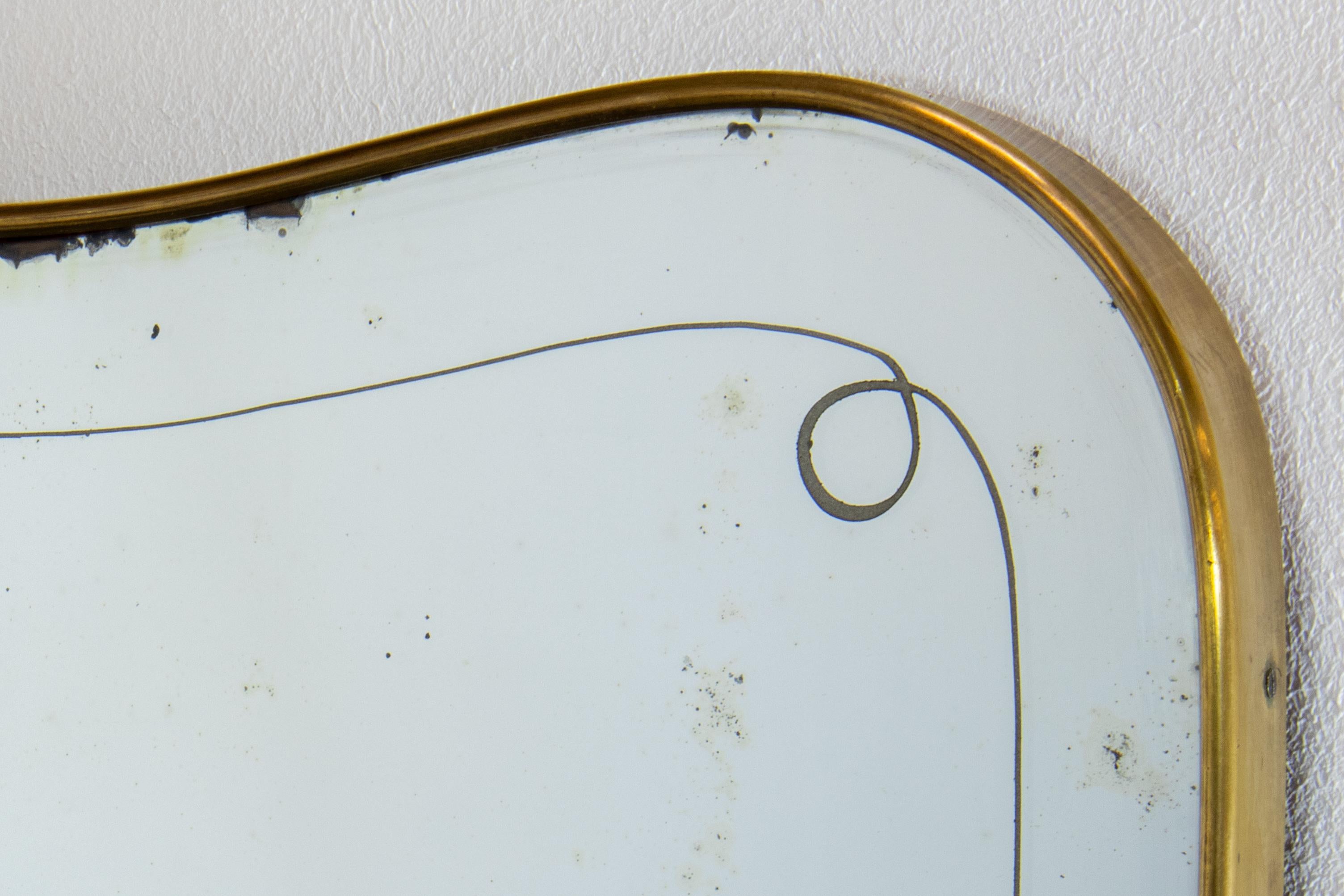 Espejo de pared XL de latón italiano de mediados de siglo de la era Gio Ponti de los años 50 Italiano en venta