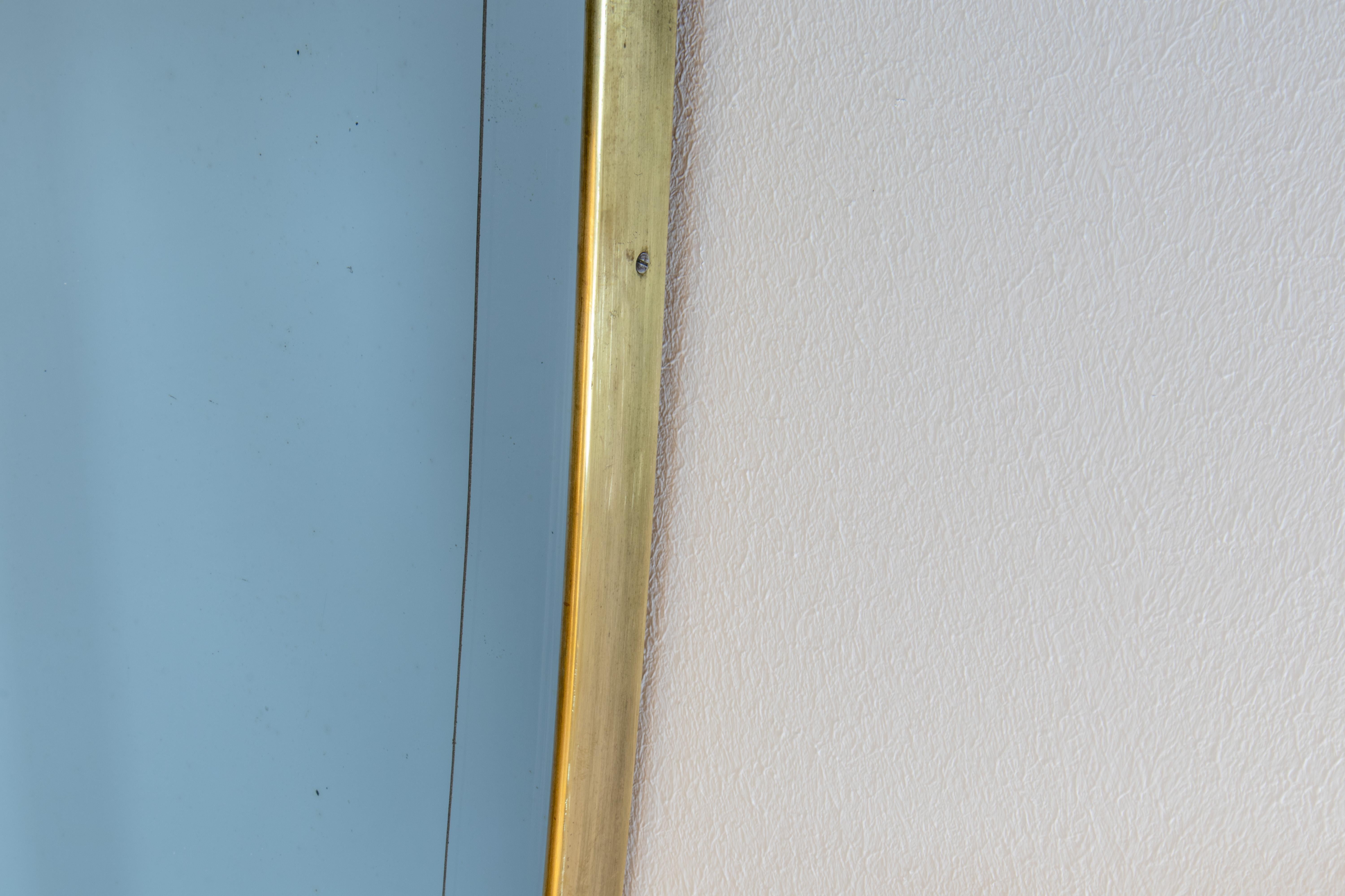 Espejo de pared XL de latón italiano de mediados de siglo de la era Gio Ponti de los años 50 mediados del siglo XX en venta
