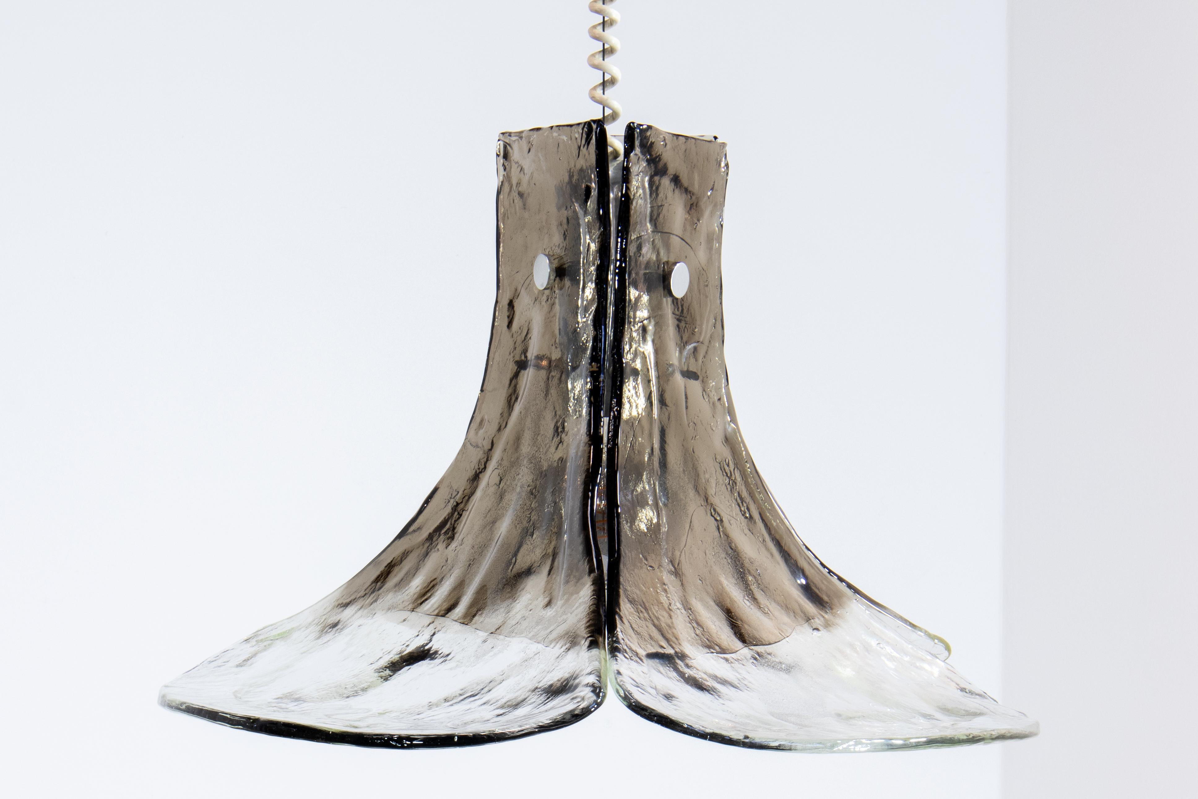 Italiano Lampada a sospensione XL 1970 in vetro di Murano Tulipano di Carlo Nason per Mazzega in vendita