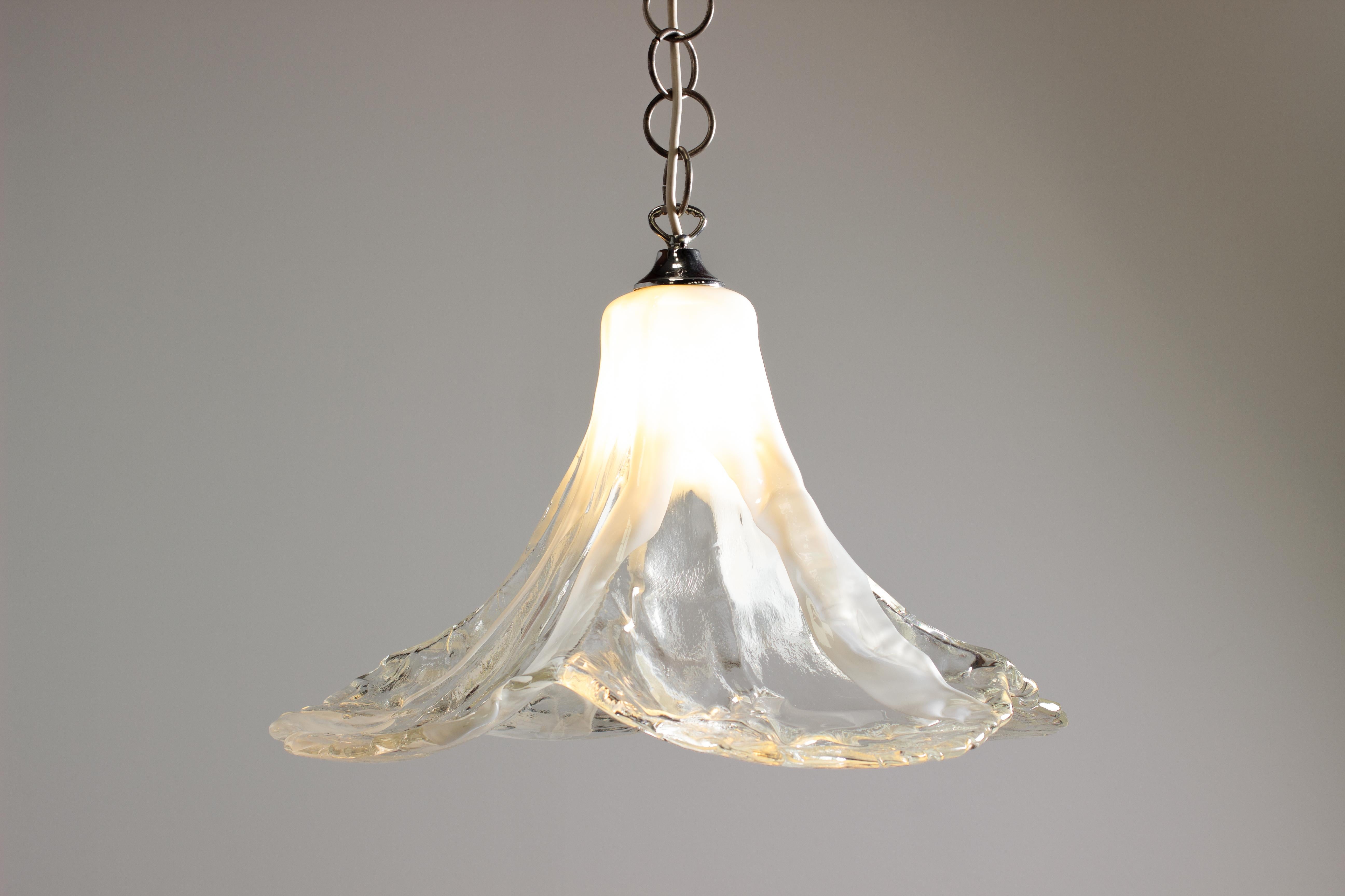 XL 1970s Tulip Murano Glass Pendant Lamp by Carlo Nason for Mazzega In Good Condition In Grand Cayman, KY