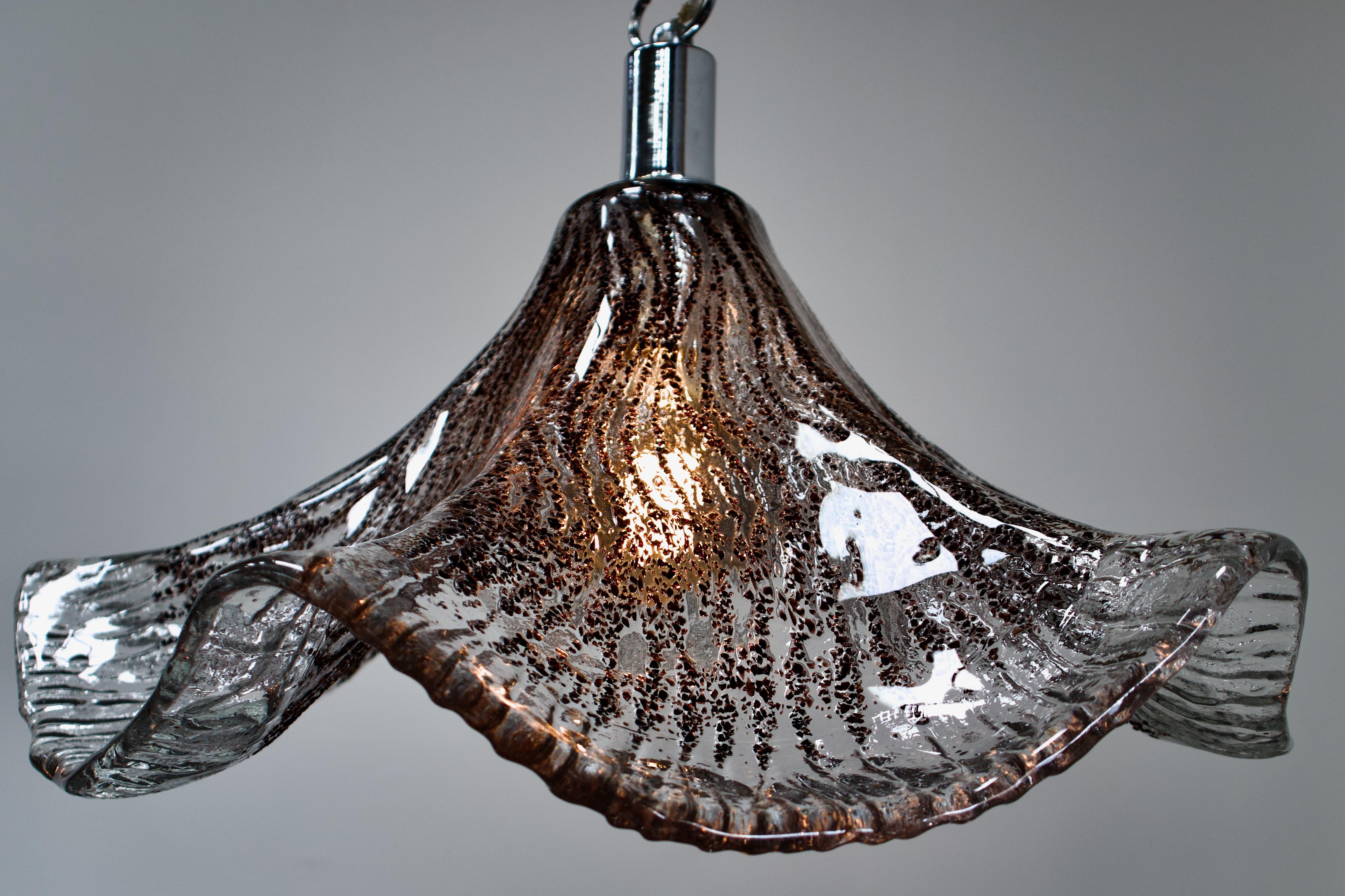 XL 1970s Tulip Murano Glass Pendant Lamp by La Murrina In Good Condition For Sale In Grand Cayman, KY
