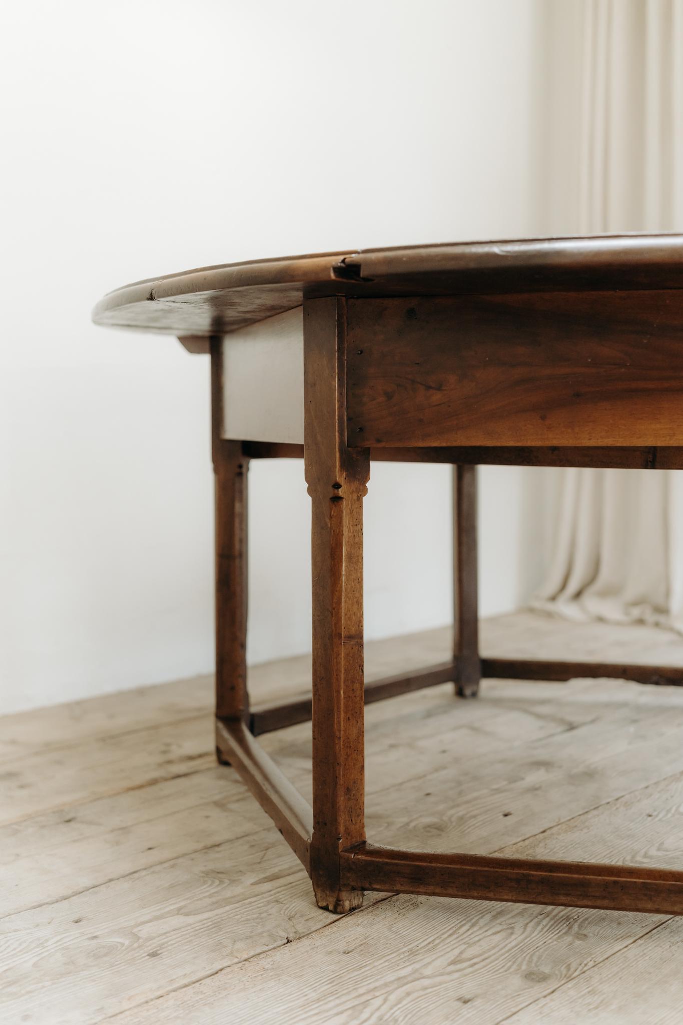 xl 19th century Spanish fruitwood occasional table For Sale 5