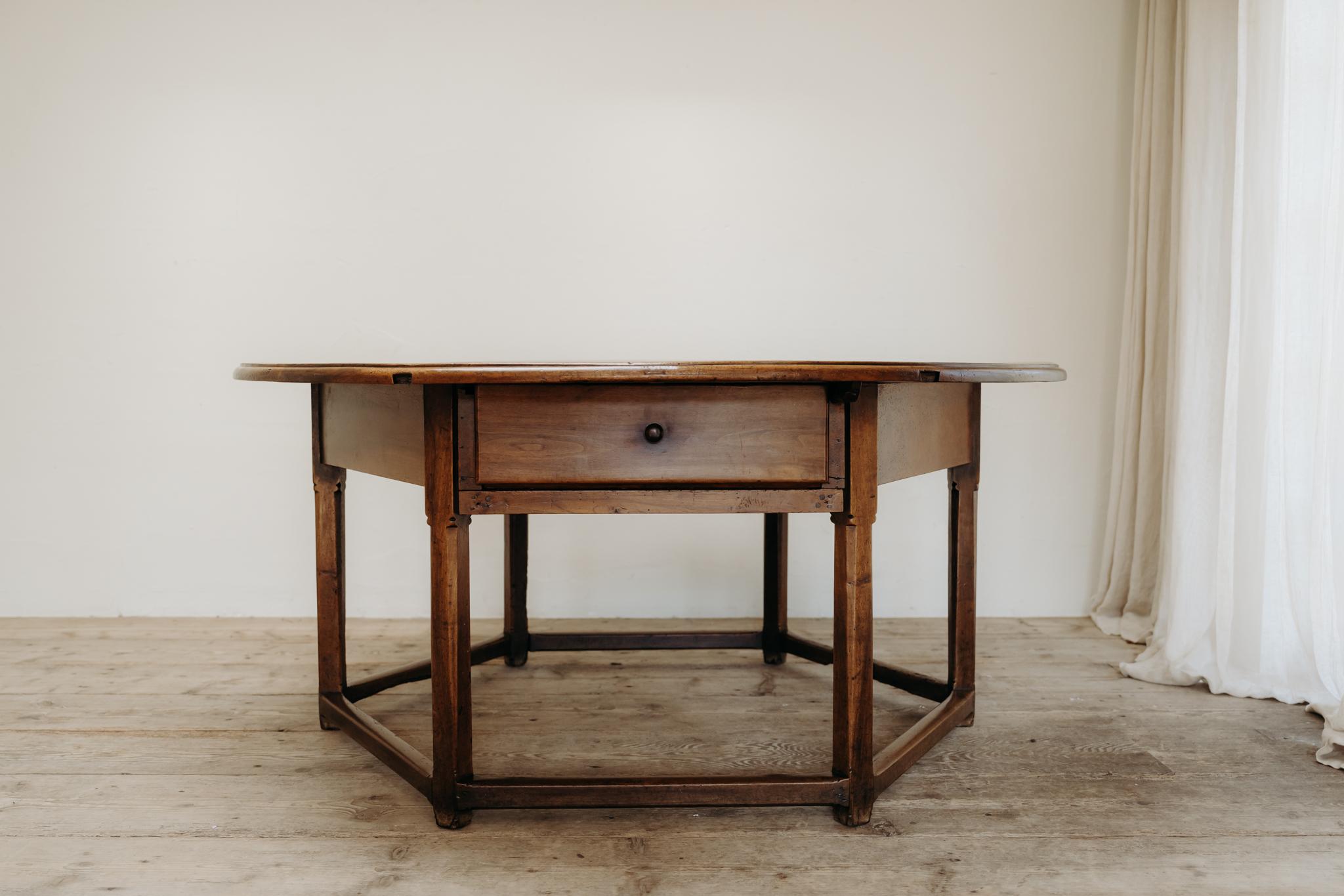xl 19th century Spanish fruitwood occasional table For Sale 8