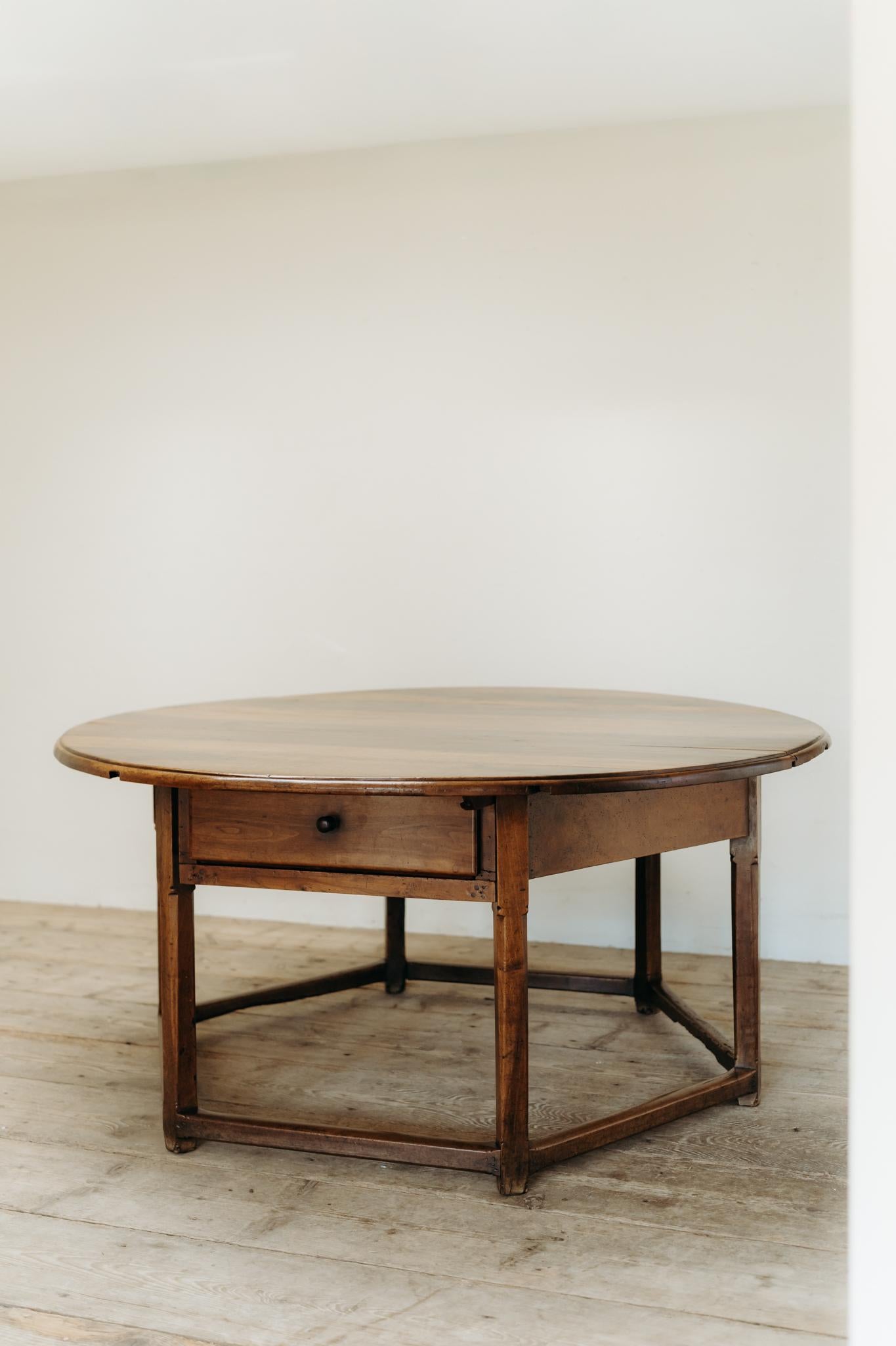 xl 19th century Spanish fruitwood occasional table For Sale 9