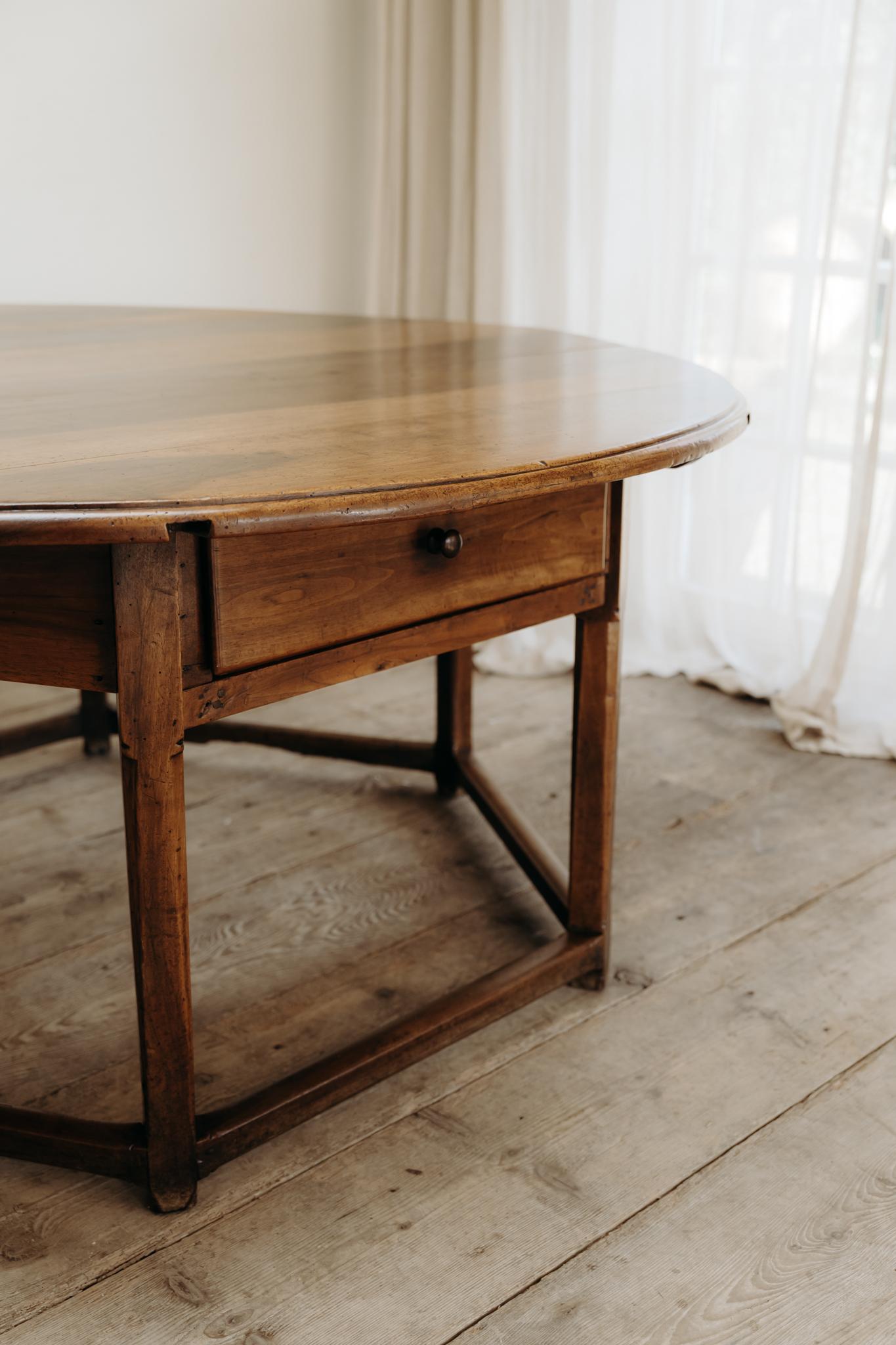 xl 19th century Spanish fruitwood occasional table For Sale 2