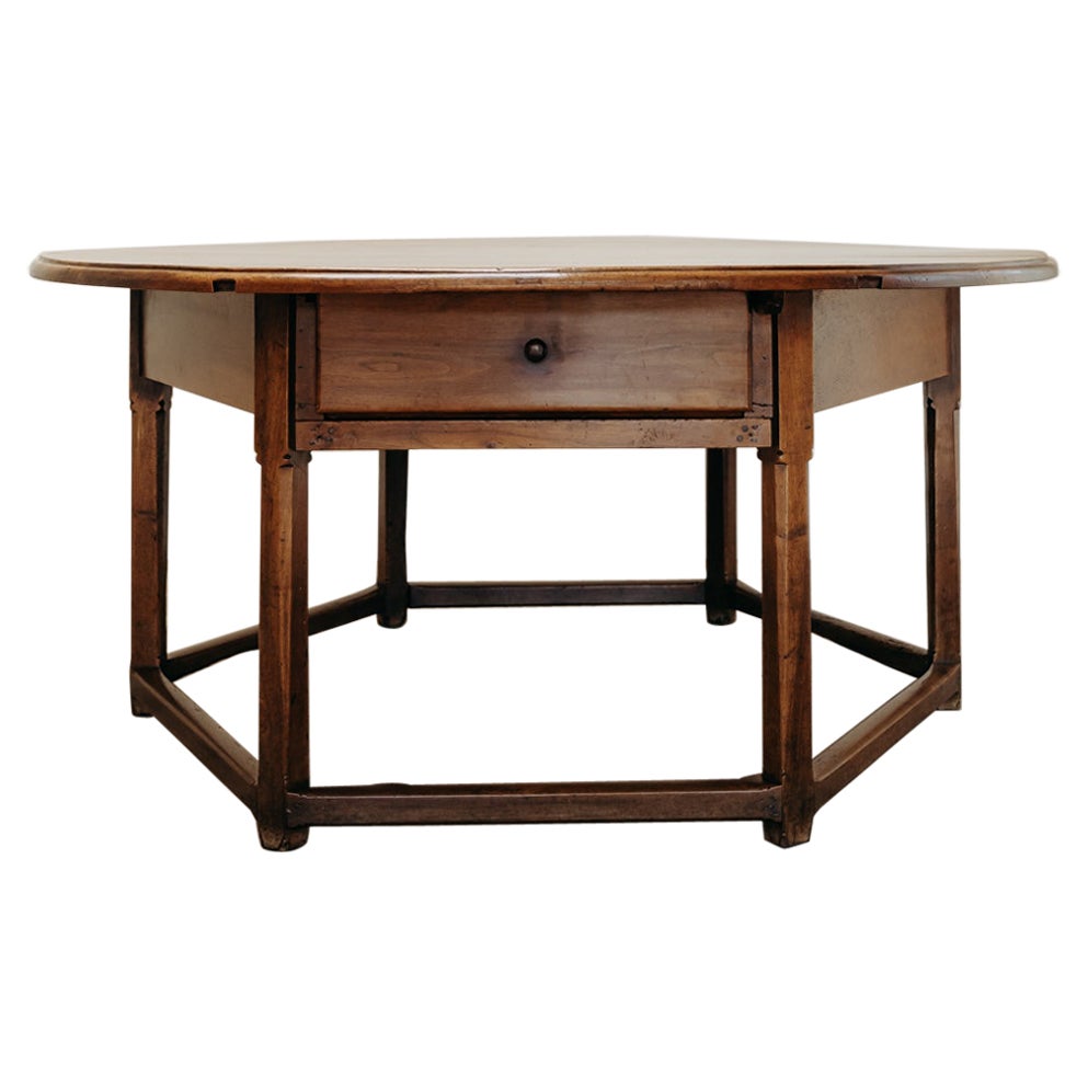 xl Mesa auxiliar española de madera de frutal del siglo XIX en venta