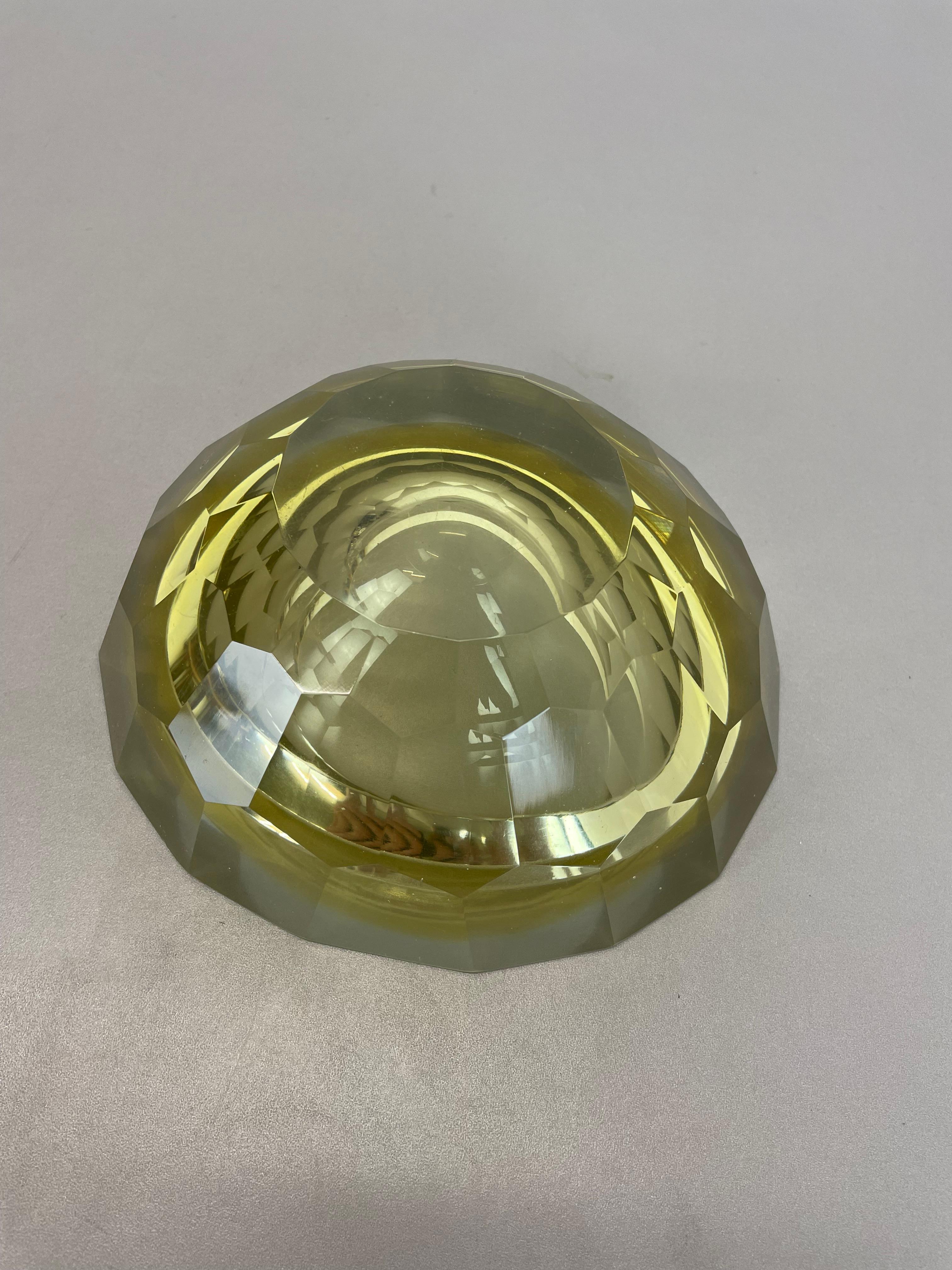XL 2.4kg Murano Glass Sommerso yellow DIAMOND Bowl Flavio Poli, Italie, 1970 en vente 13