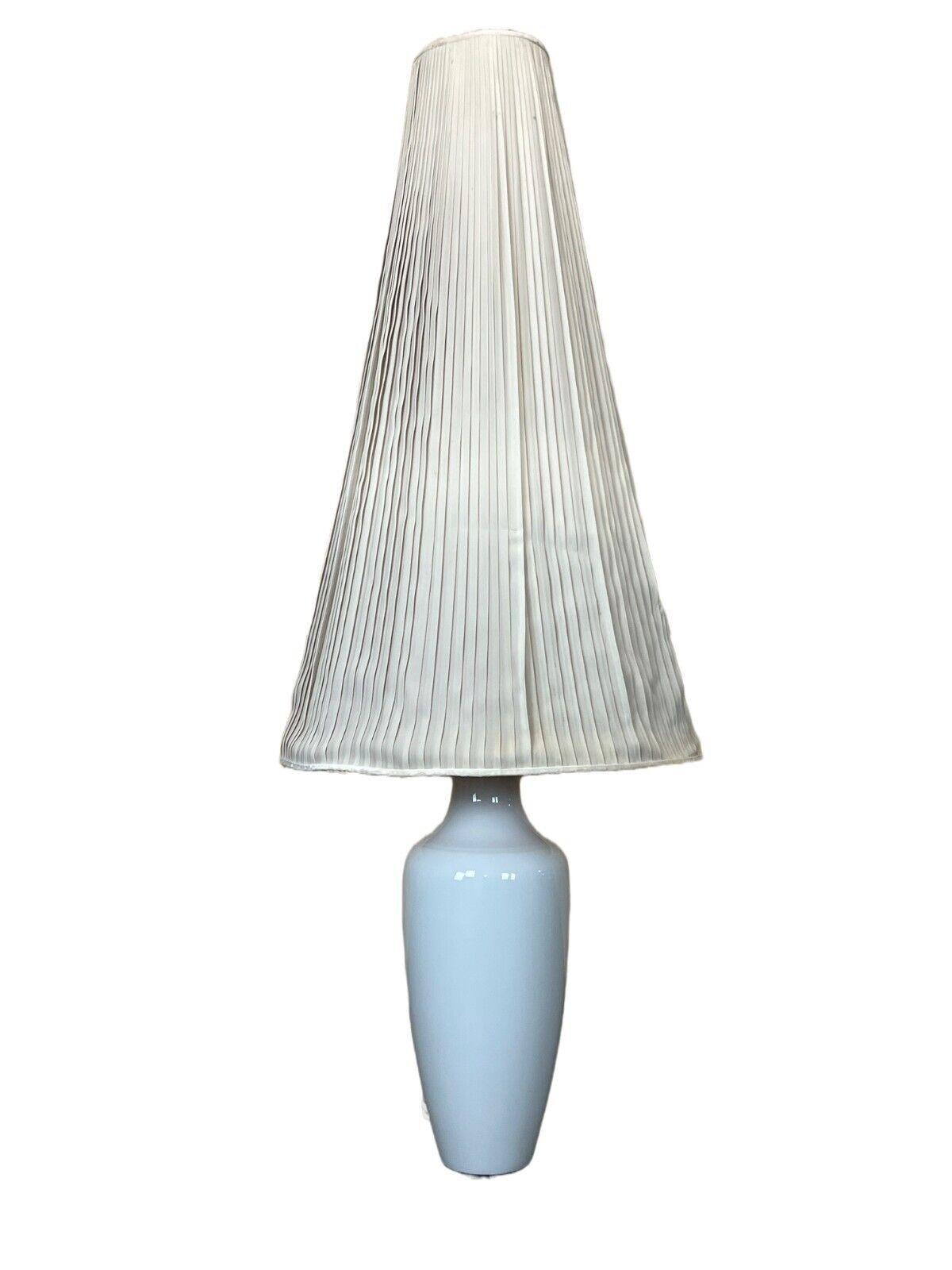 XL 60s 70s lamp light floor lamp porcelain KPM brass Space Age

Object: floor lamp

Manufacturer: KPM

Condition: good - vintage

Age: around 1960-1970

Dimensions:

Diameter = 60cm
Height = 167cm

Other notes:

2x E27 socket

The