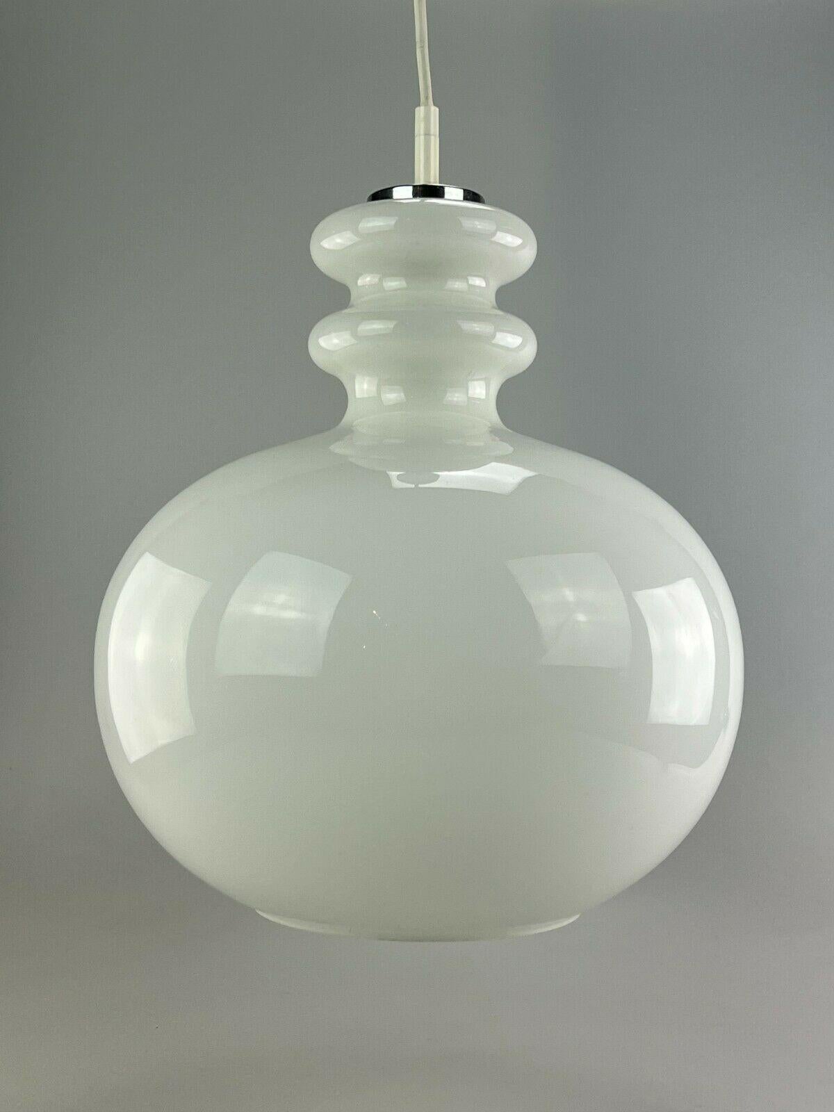 XL 60s 70s Peill & Putzler hanging lamp ceiling lamp glass space design 60s

Object: lamp

Manufacturer: Peill & Putzler

Condition: good

Age: around 1960-1970

Dimensions:

Diameter = 33cm
Height = 36cm

Other notes:

The pictures