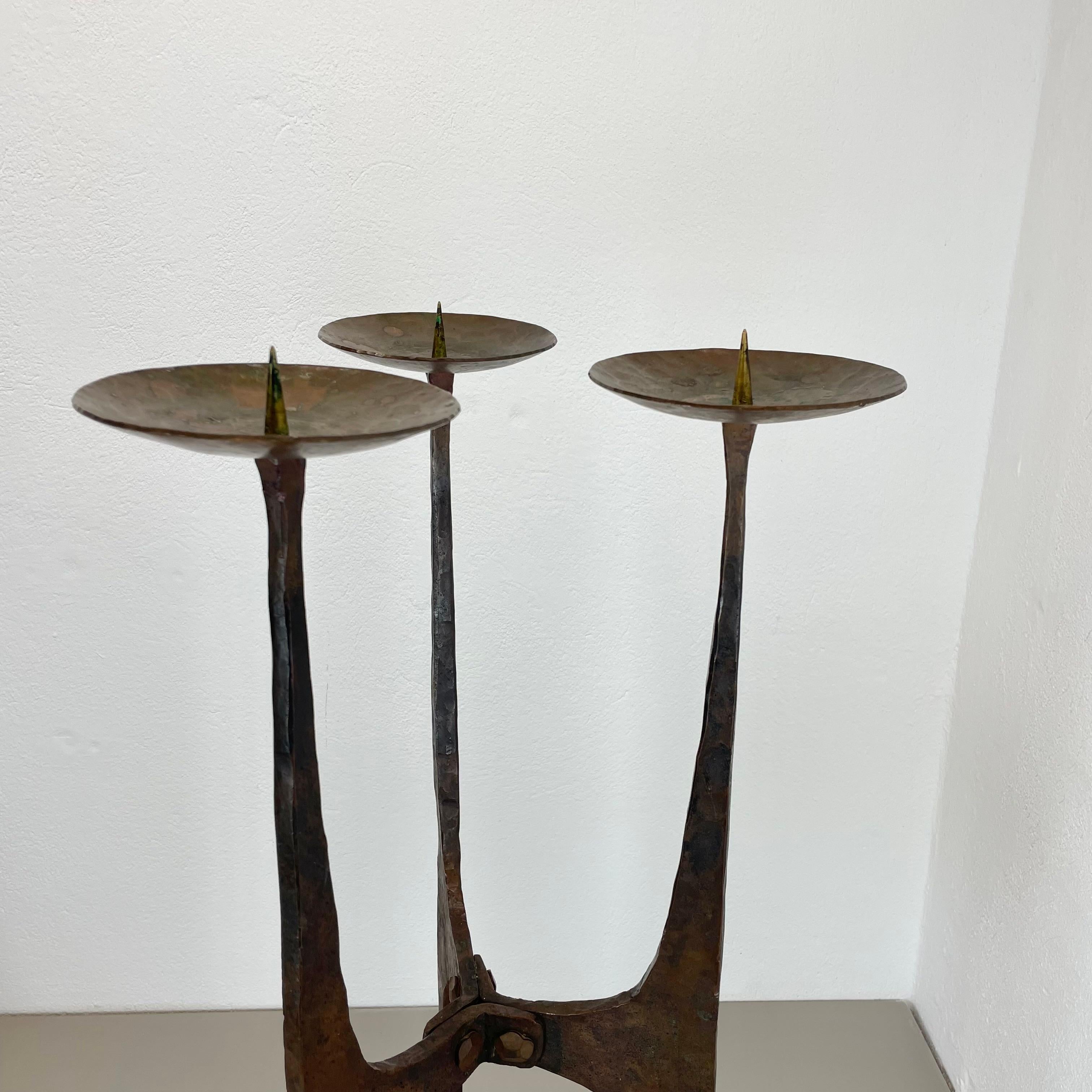 XL 70cm Bougeoir TRIPOD en cuivre Brutalist Sculptural Moderniste, Autriche 1950s en vente 8