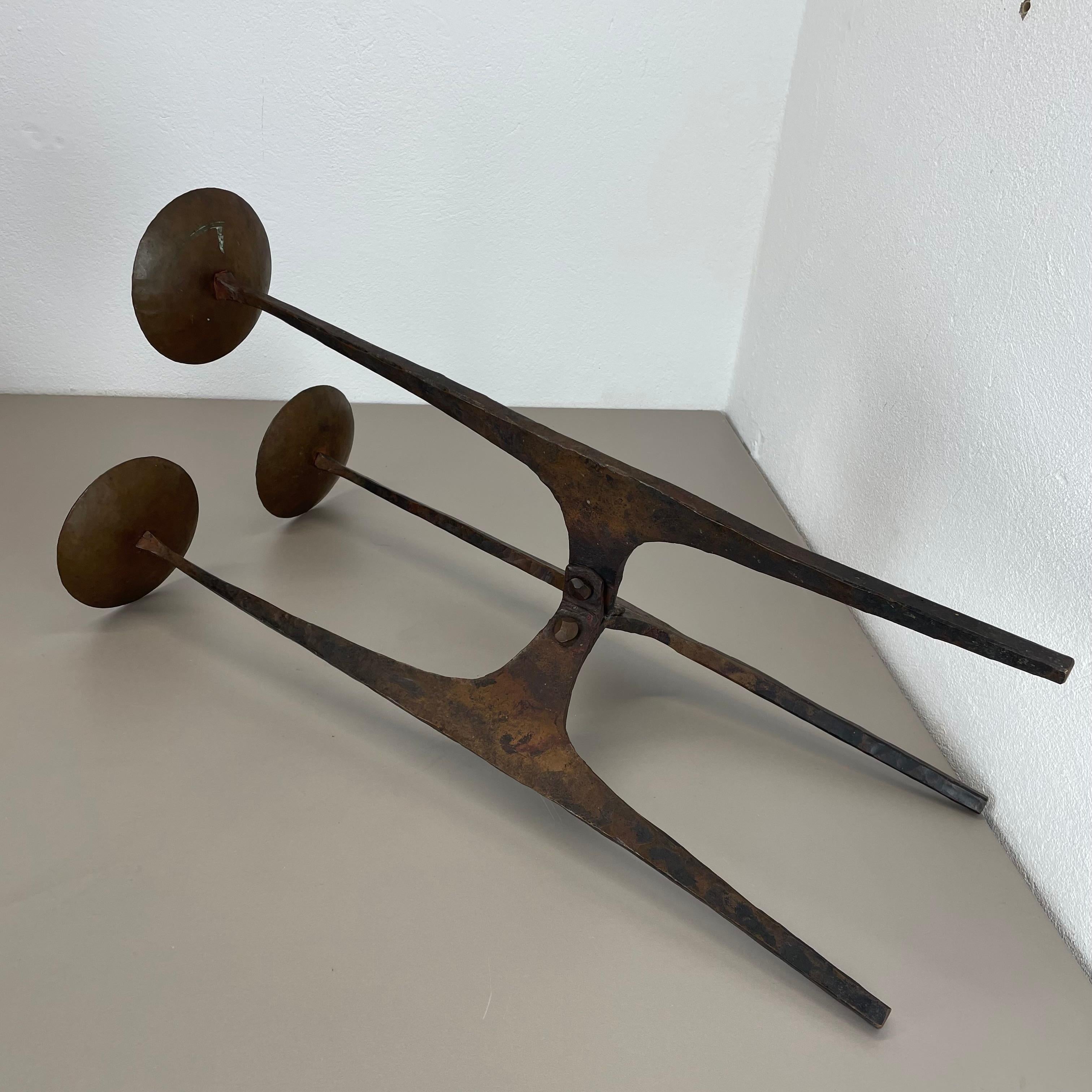 XL 70cm Bougeoir TRIPOD en cuivre Brutalist Sculptural Moderniste, Autriche 1950s en vente 10