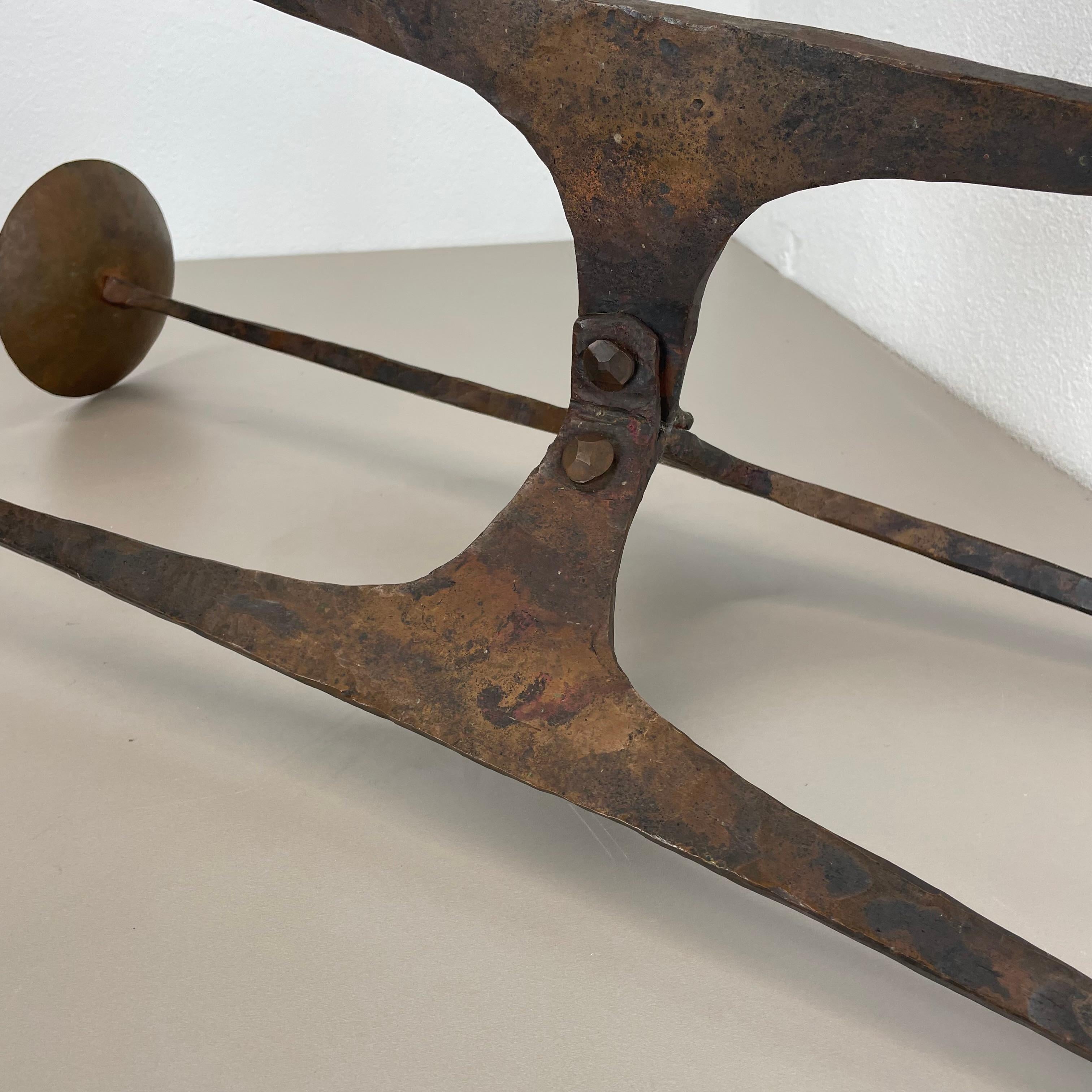XL 70cm Bougeoir TRIPOD en cuivre Brutalist Sculptural Moderniste, Autriche 1950s en vente 11