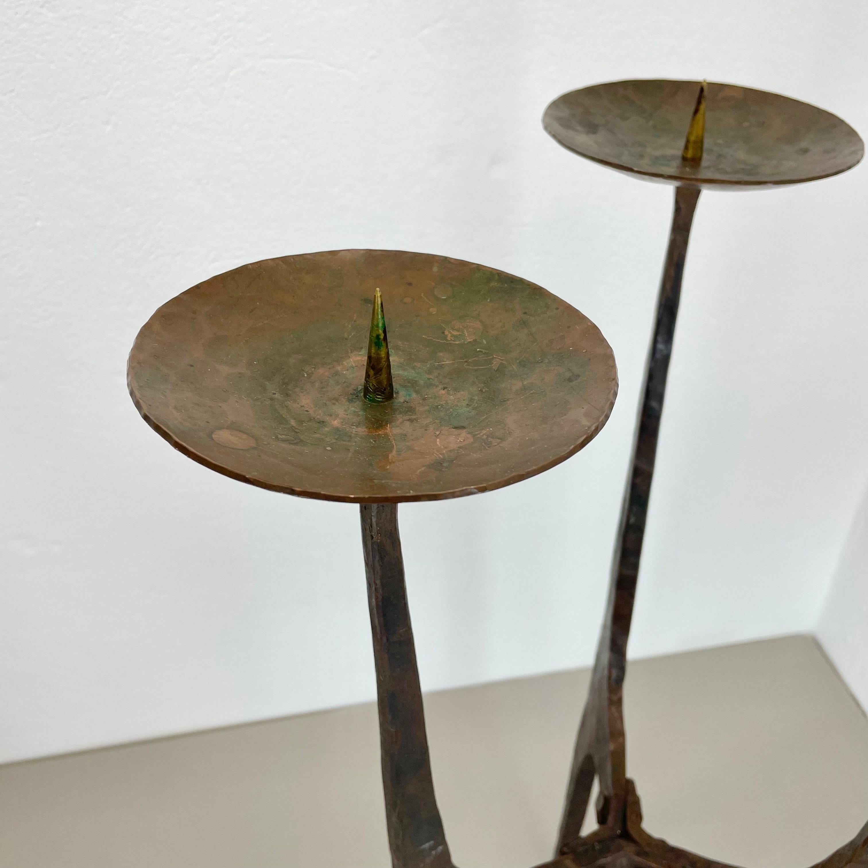 Autrichien XL 70cm Bougeoir TRIPOD en cuivre Brutalist Sculptural Moderniste, Autriche 1950s en vente