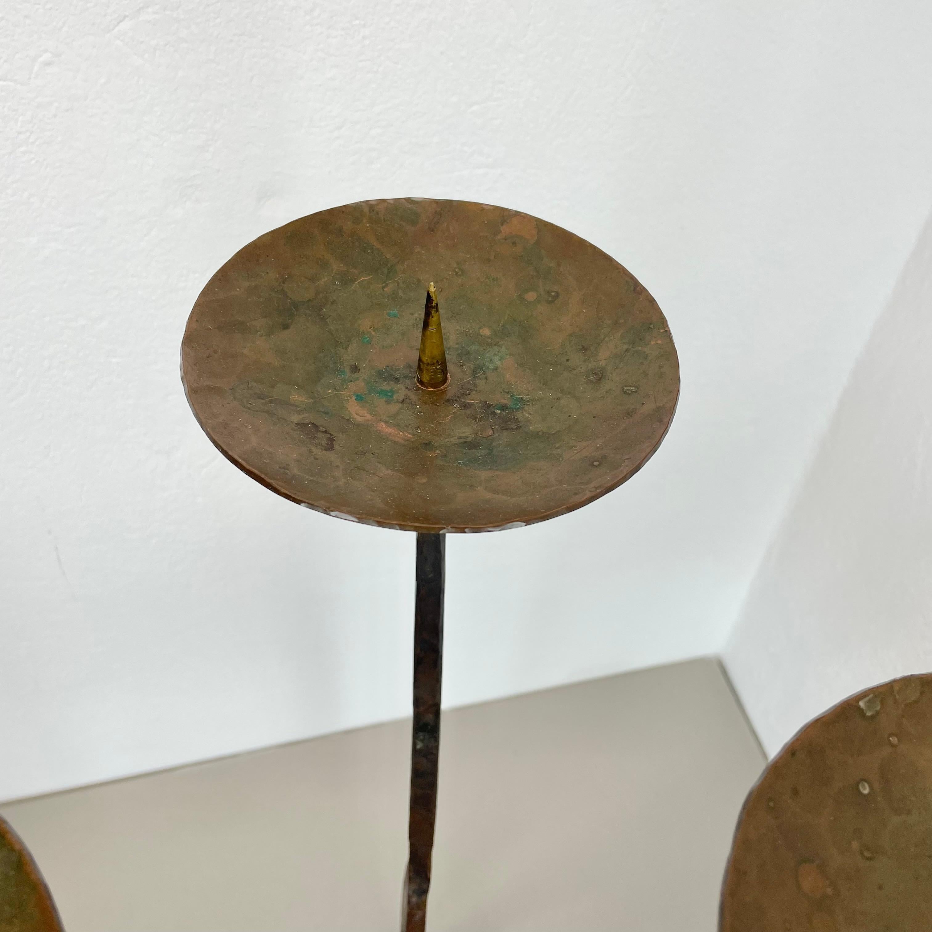 20ième siècle XL 70cm Bougeoir TRIPOD en cuivre Brutalist Sculptural Moderniste, Autriche 1950s en vente