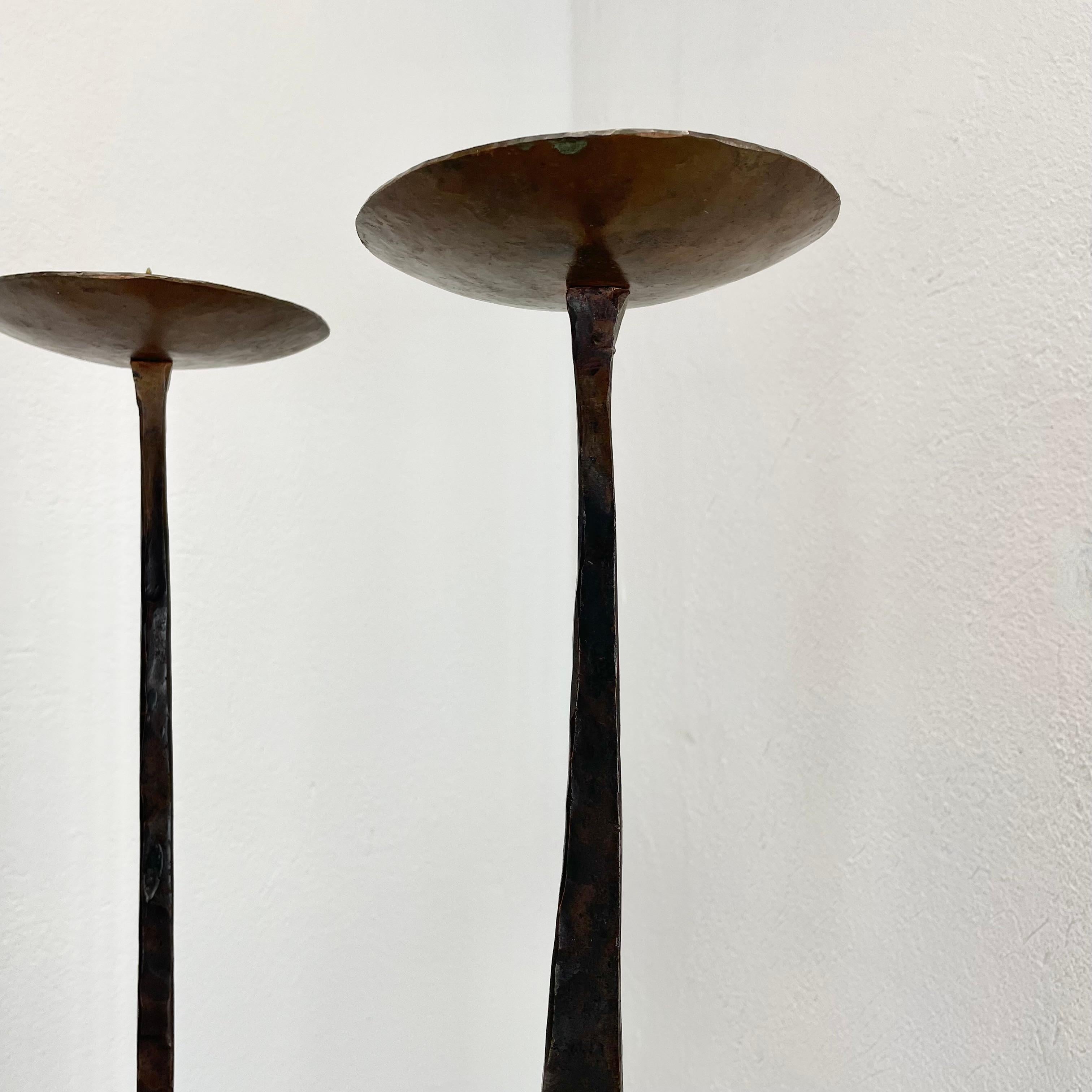 XL 70cm Bougeoir TRIPOD en cuivre Brutalist Sculptural Moderniste, Autriche 1950s en vente 1