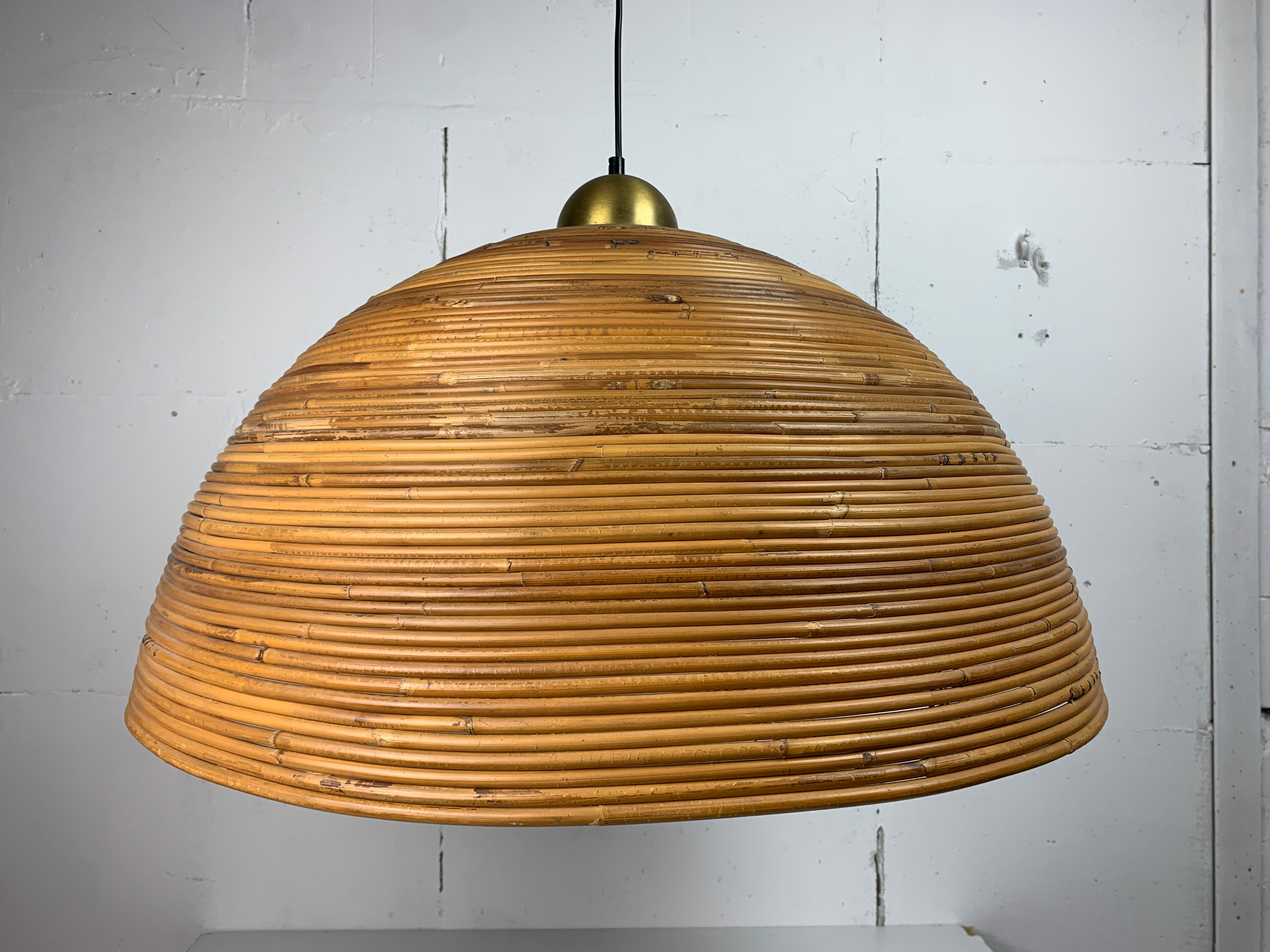 Mid-Century Modern XL ( 71 cm ) pencil reed rattan bamboo and brass pendant hanging lamp, Italy 70s For Sale