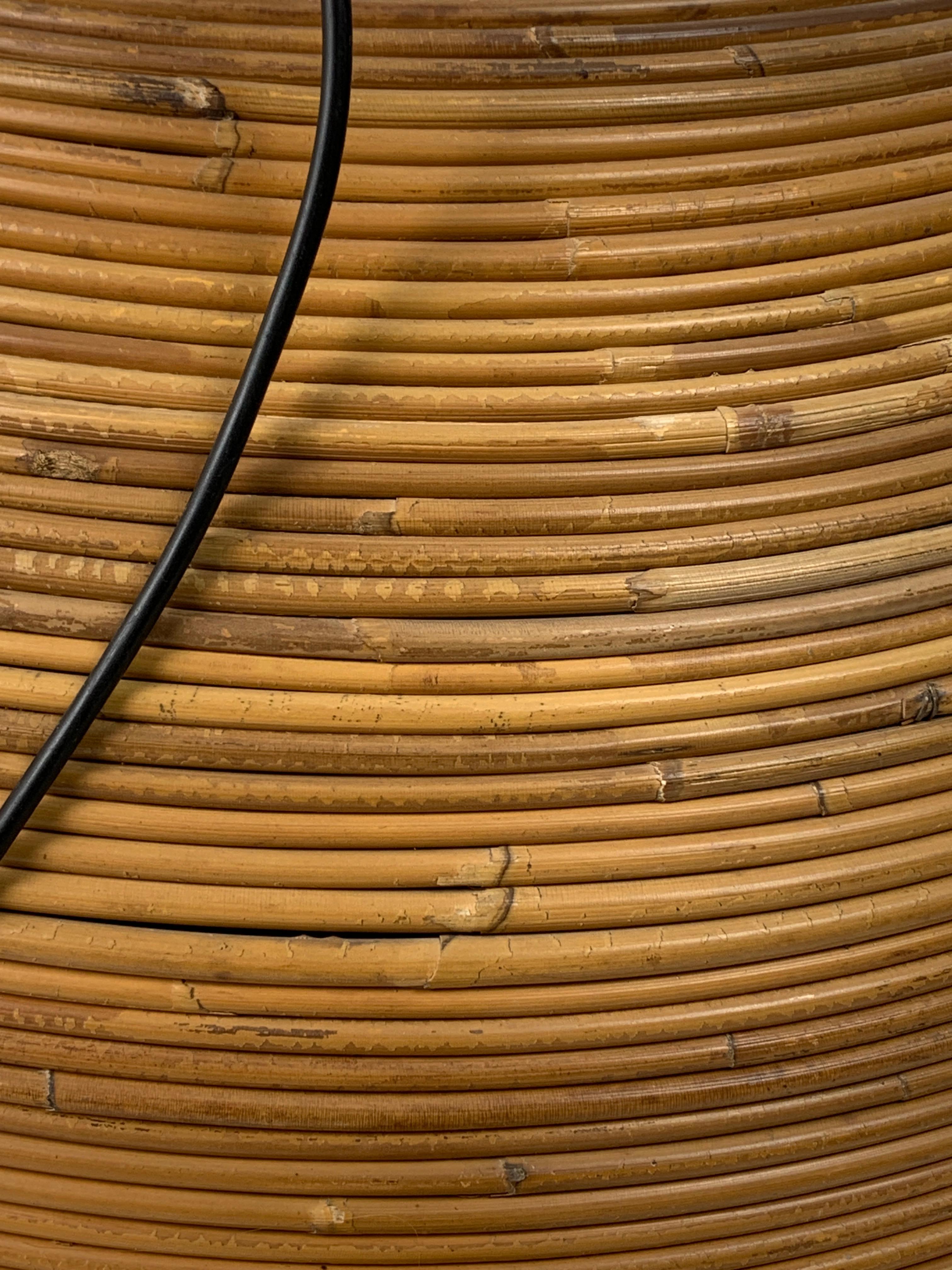 XL ( 71 cm ) pencil reed rattan bamboo and brass pendant hanging lamp, Italy 70s For Sale 1