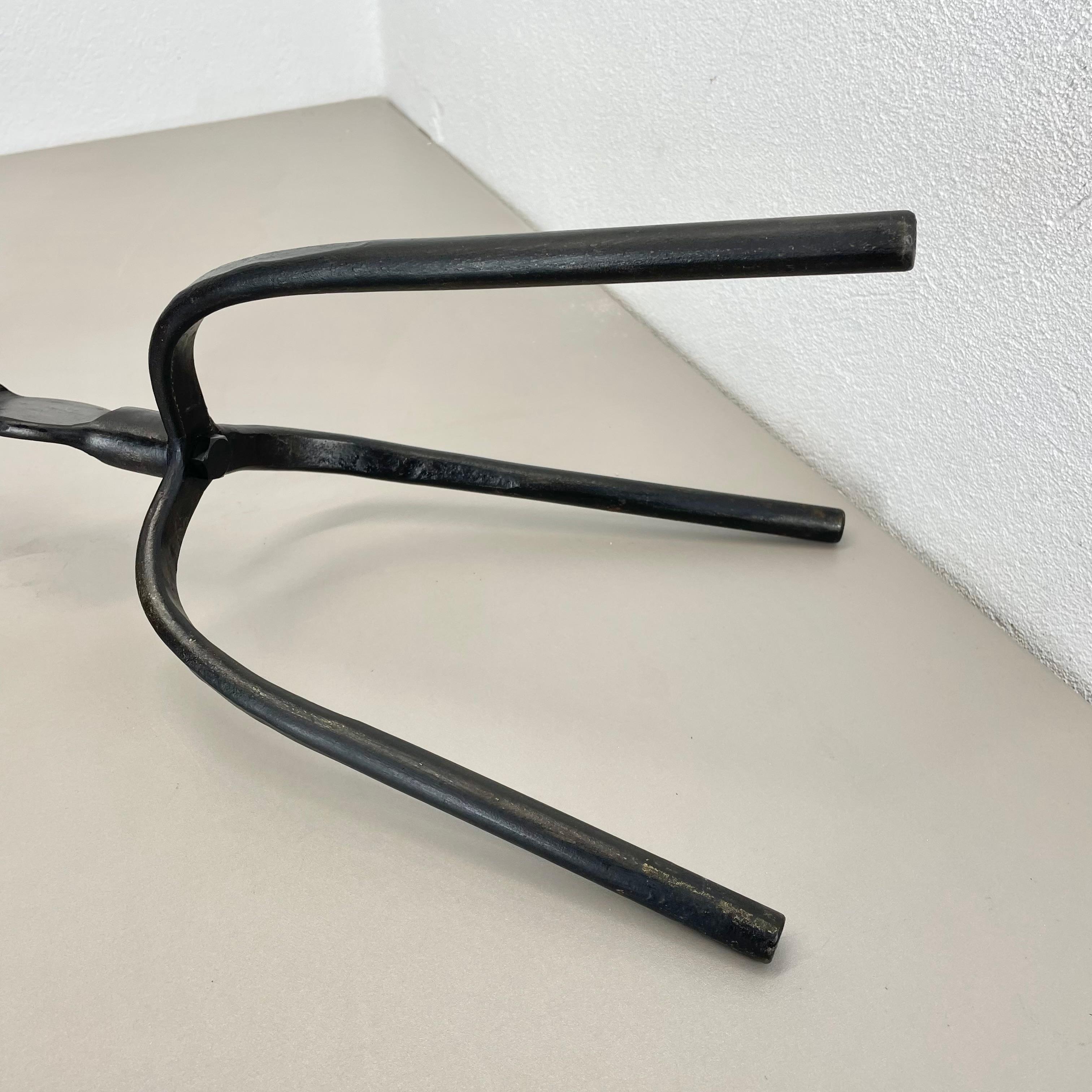 Candelabro de pie escultórico modernista de metal Brutalista XL 75 cm, Alemania, años 70 en venta 4