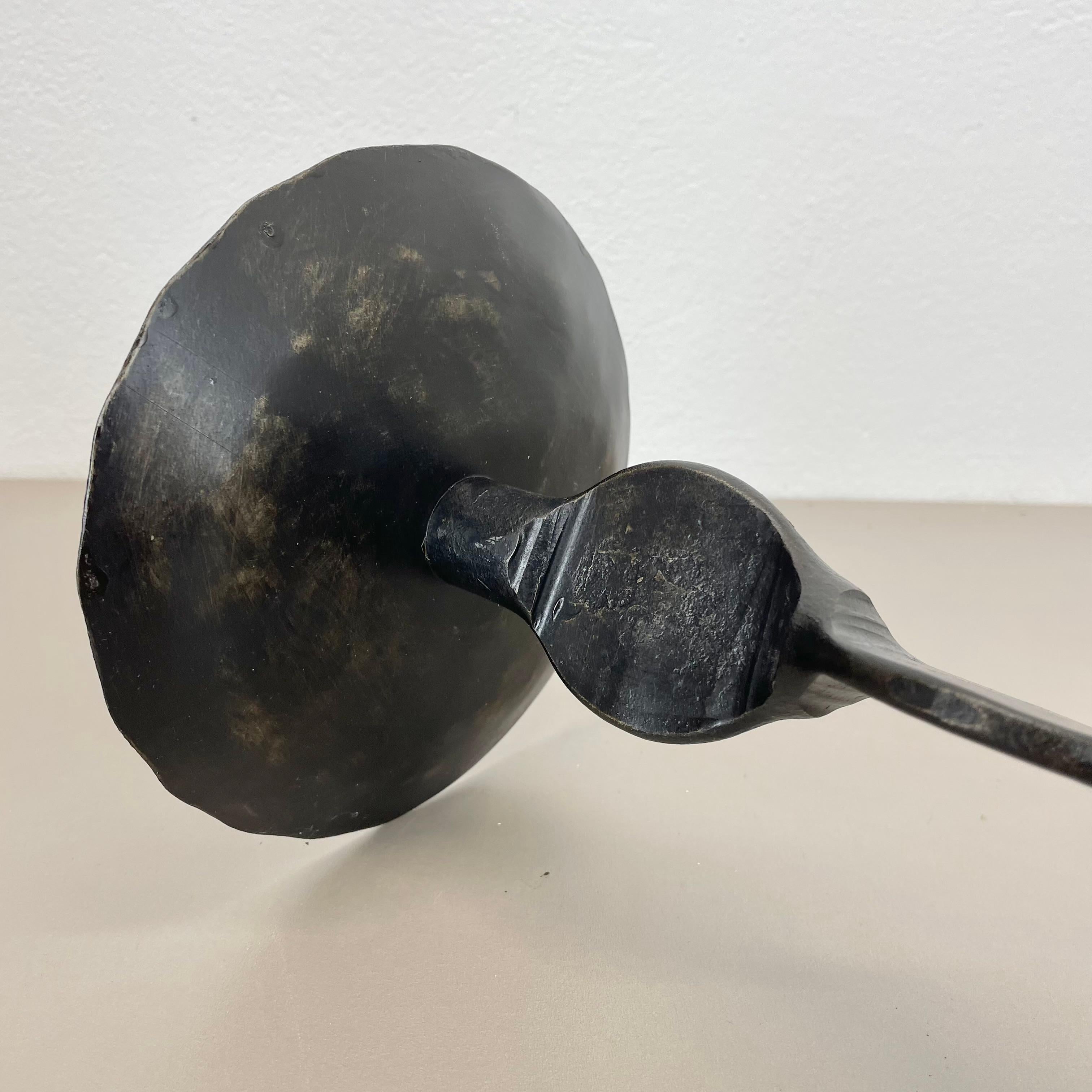 Candelabro de pie escultórico modernista de metal Brutalista XL 75 cm, Alemania, años 70 en venta 6