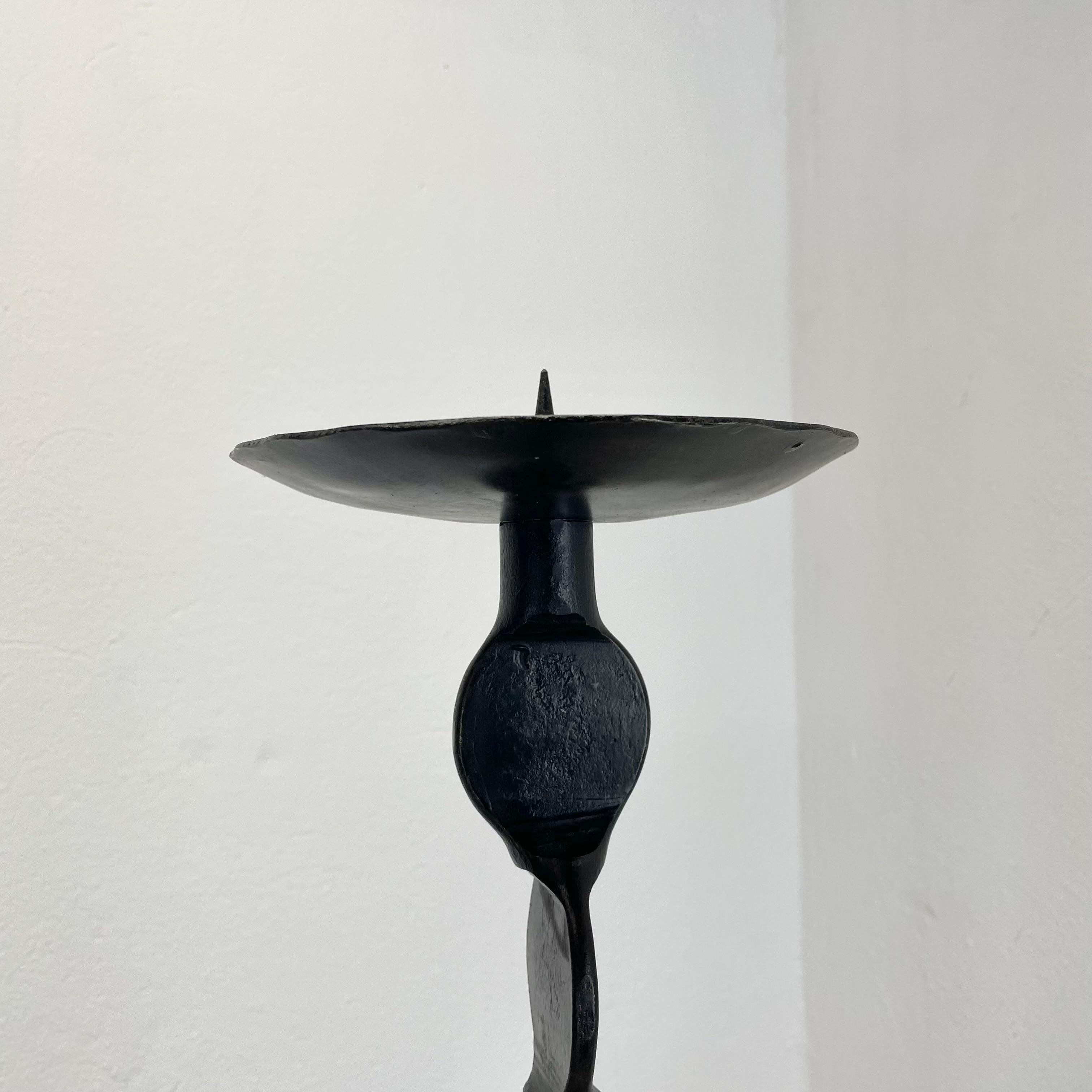 Candelabro de pie escultórico modernista de metal Brutalista XL 75 cm, Alemania, años 70 en Bueno estado para la venta en Kirchlengern, DE