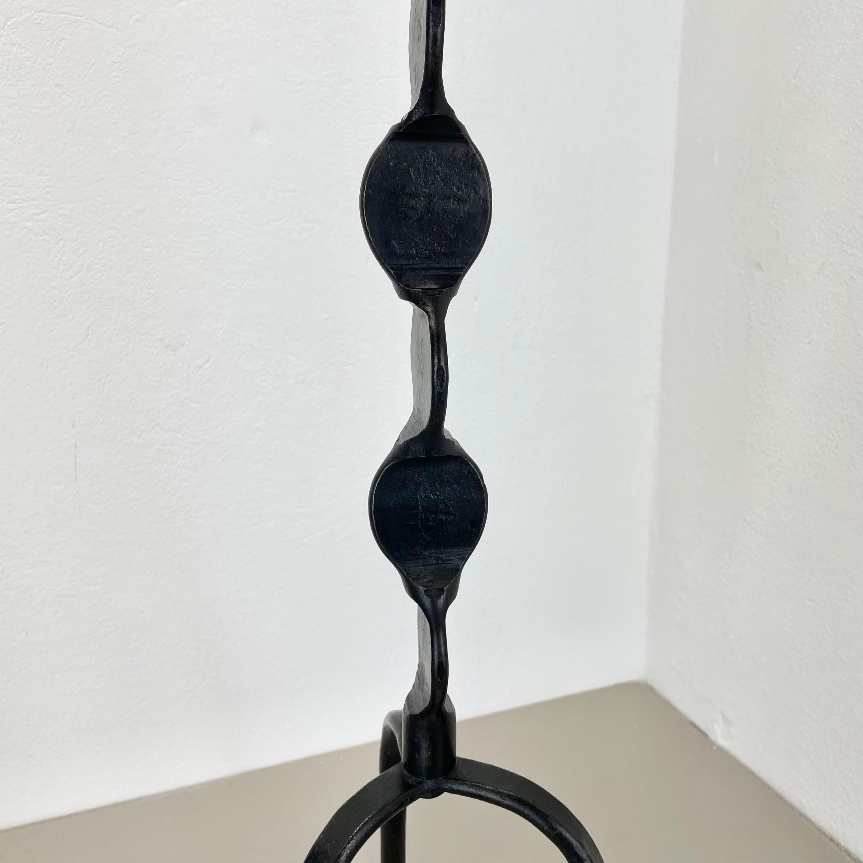 Candelabro de pie escultórico modernista de metal Brutalista XL 75 cm, Alemania, años 70 Cobre en venta