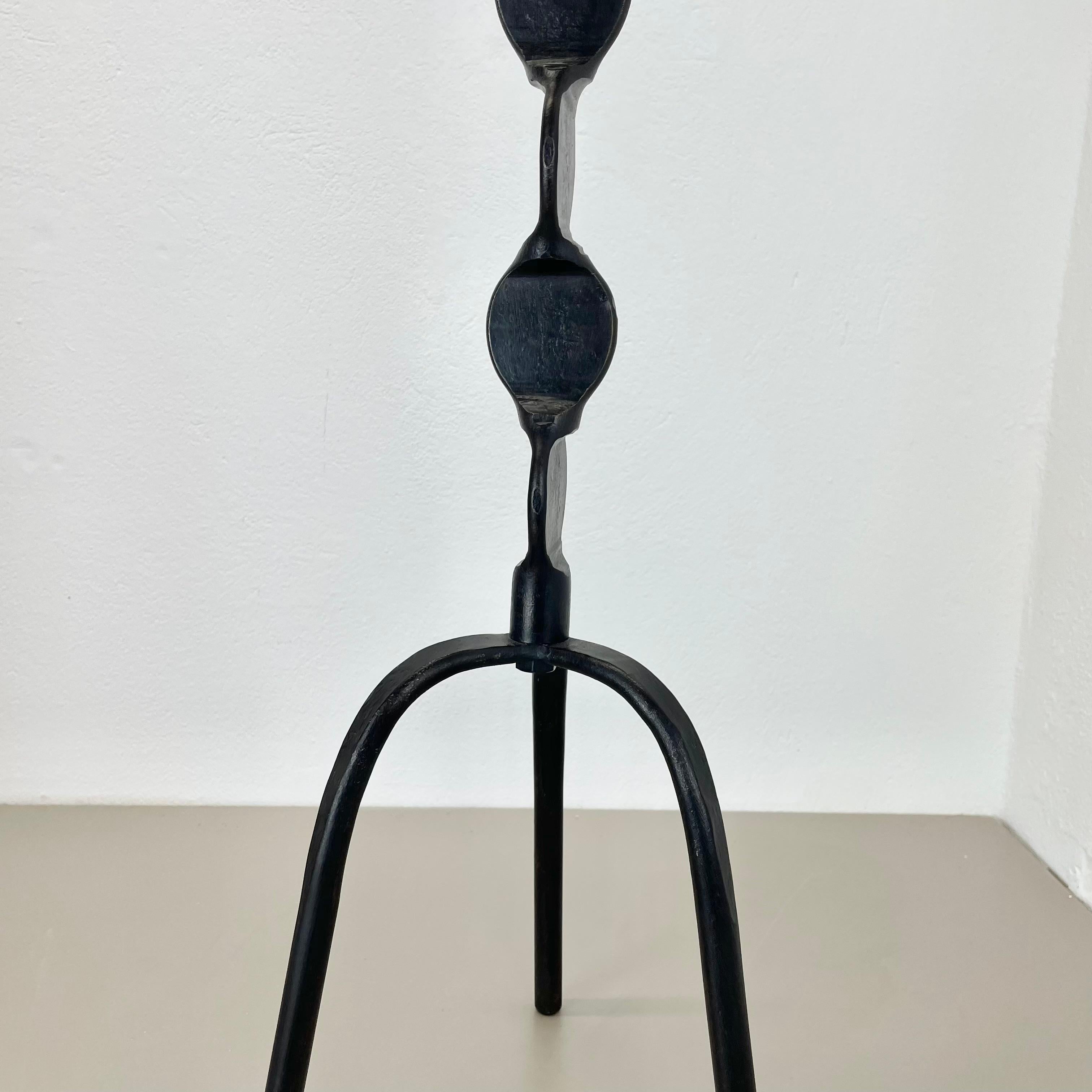 Candelabro de pie escultórico modernista de metal Brutalista XL 75 cm, Alemania, años 70 en venta 1