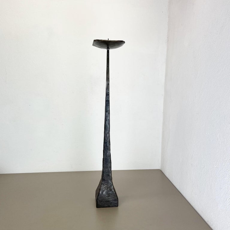 Xl 9,9kg Modernist Sculptural Brutalist Metal Floor Candleholder, Germany, 1970s In Good Condition For Sale In Kirchlengern, DE
