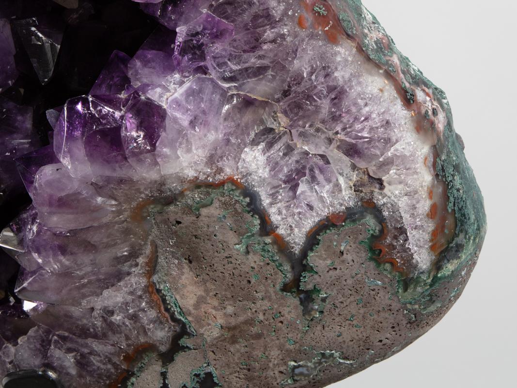 XL Amethyst Pair on Metal Base In Excellent Condition For Sale In BAARN, UT