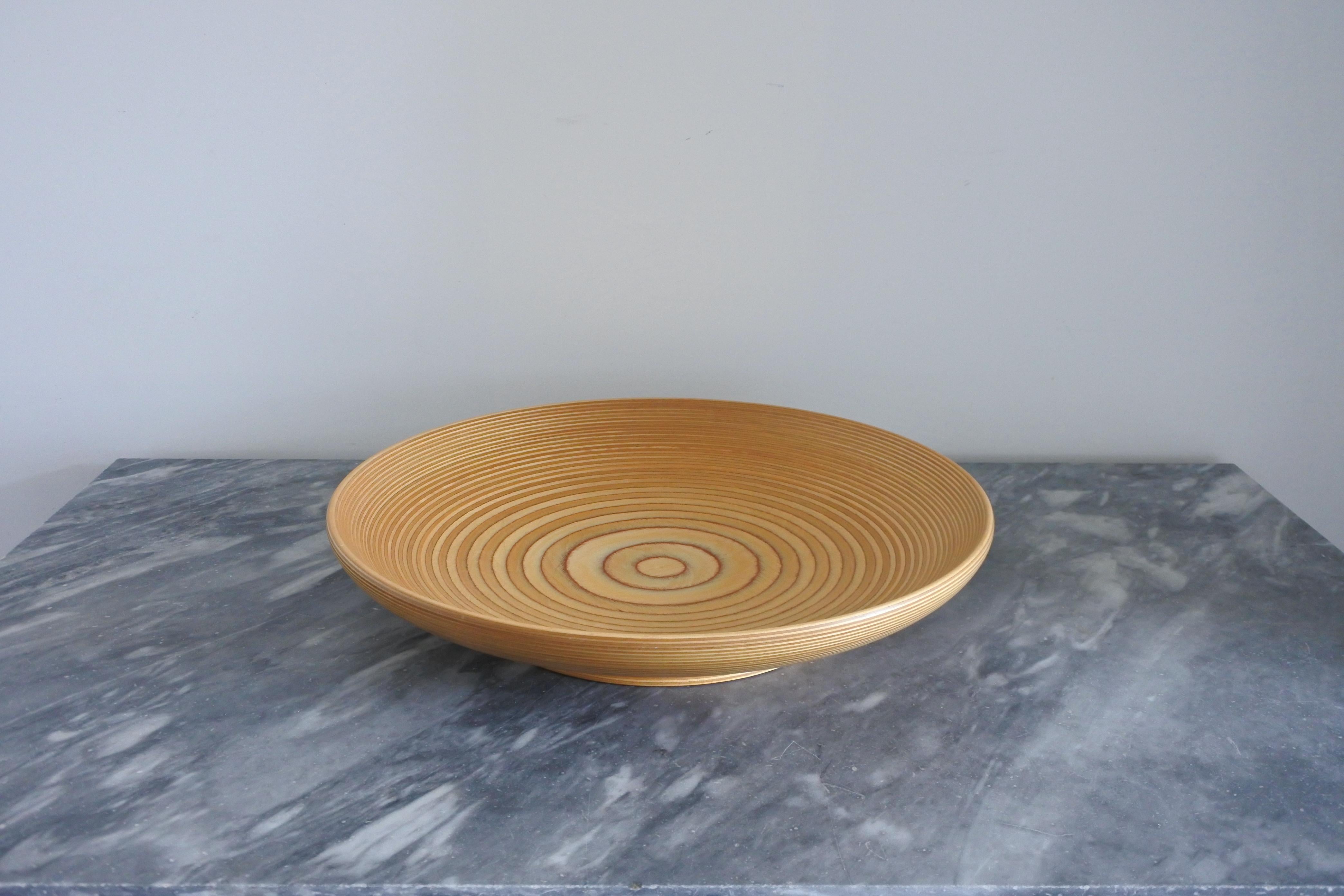 XL birch plywood tray or platter by Saarinen & Schauman Wisa
Made in Finland, second half of the 20th century

Marked accordingly.