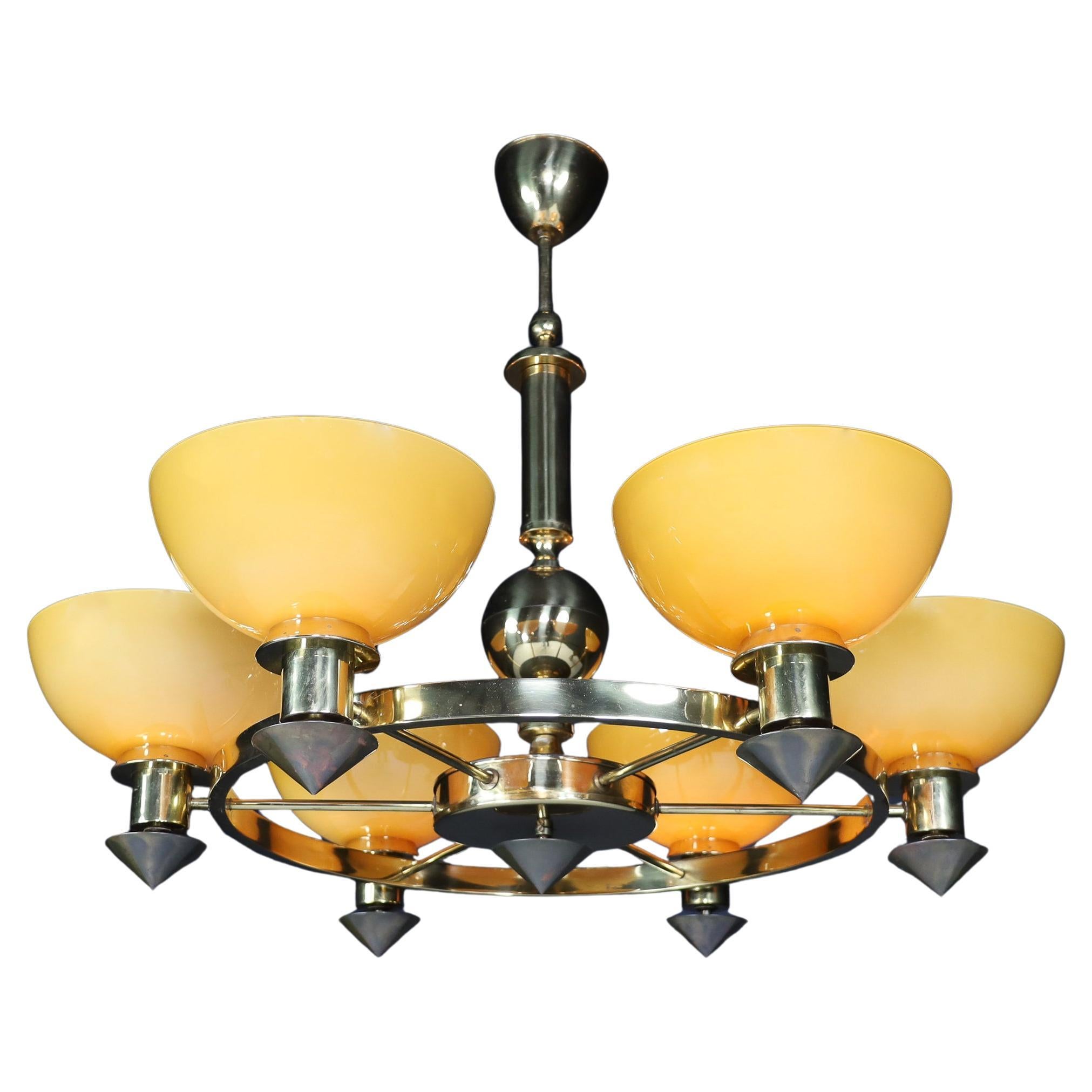 Lampadari XL in ottone e vetro opalino ambra/oro, Italia, anni '70 (2 disponibili)