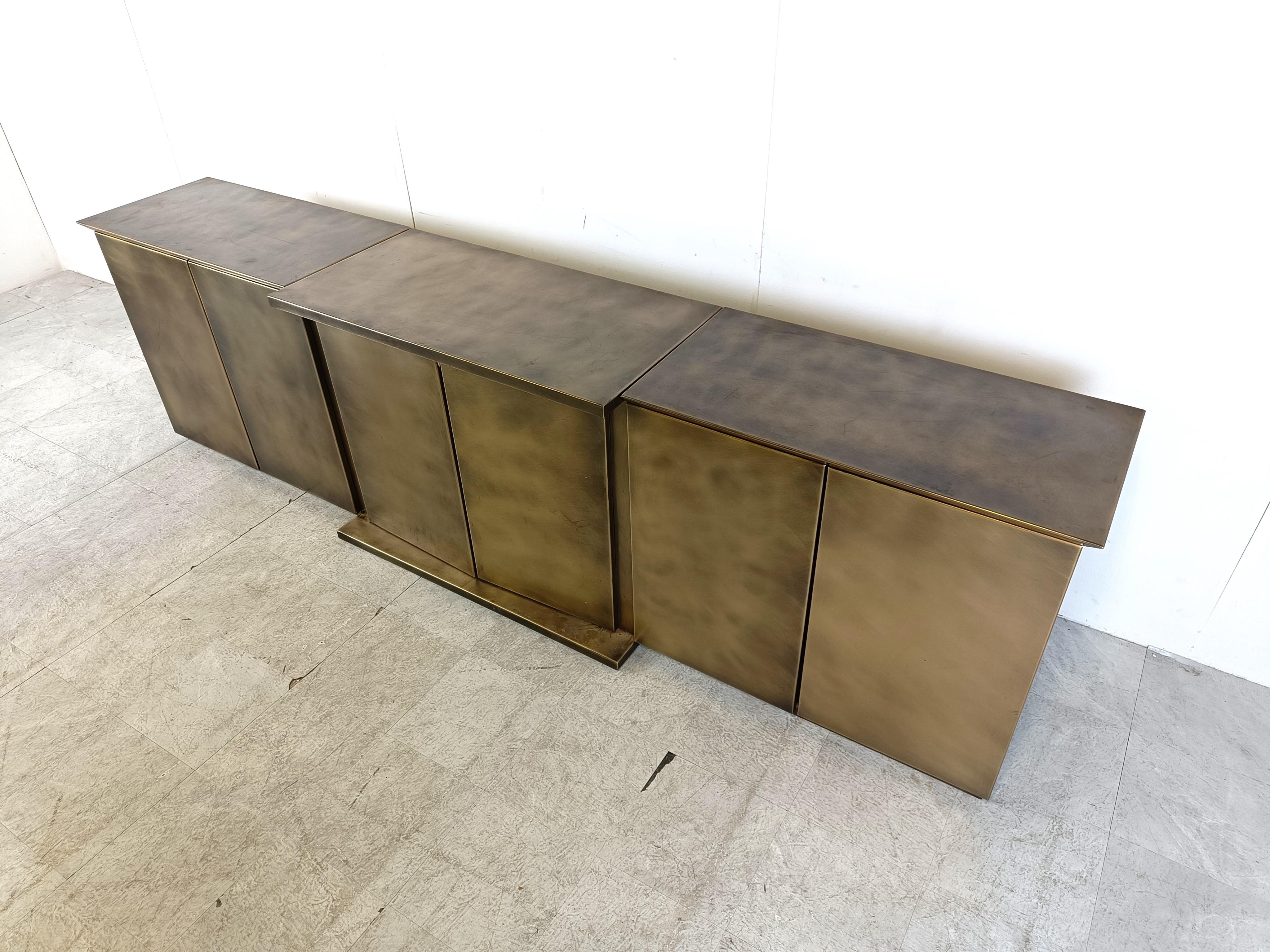 Luxurious and extra large brass credenza with 6 doors

Belgochrom made quality furniture with fine materials. 

The credenza offers a lot of storage space.

Very good condition. 

1980s - Belgium

Dimensions:

Lenght: 288cm/113.38