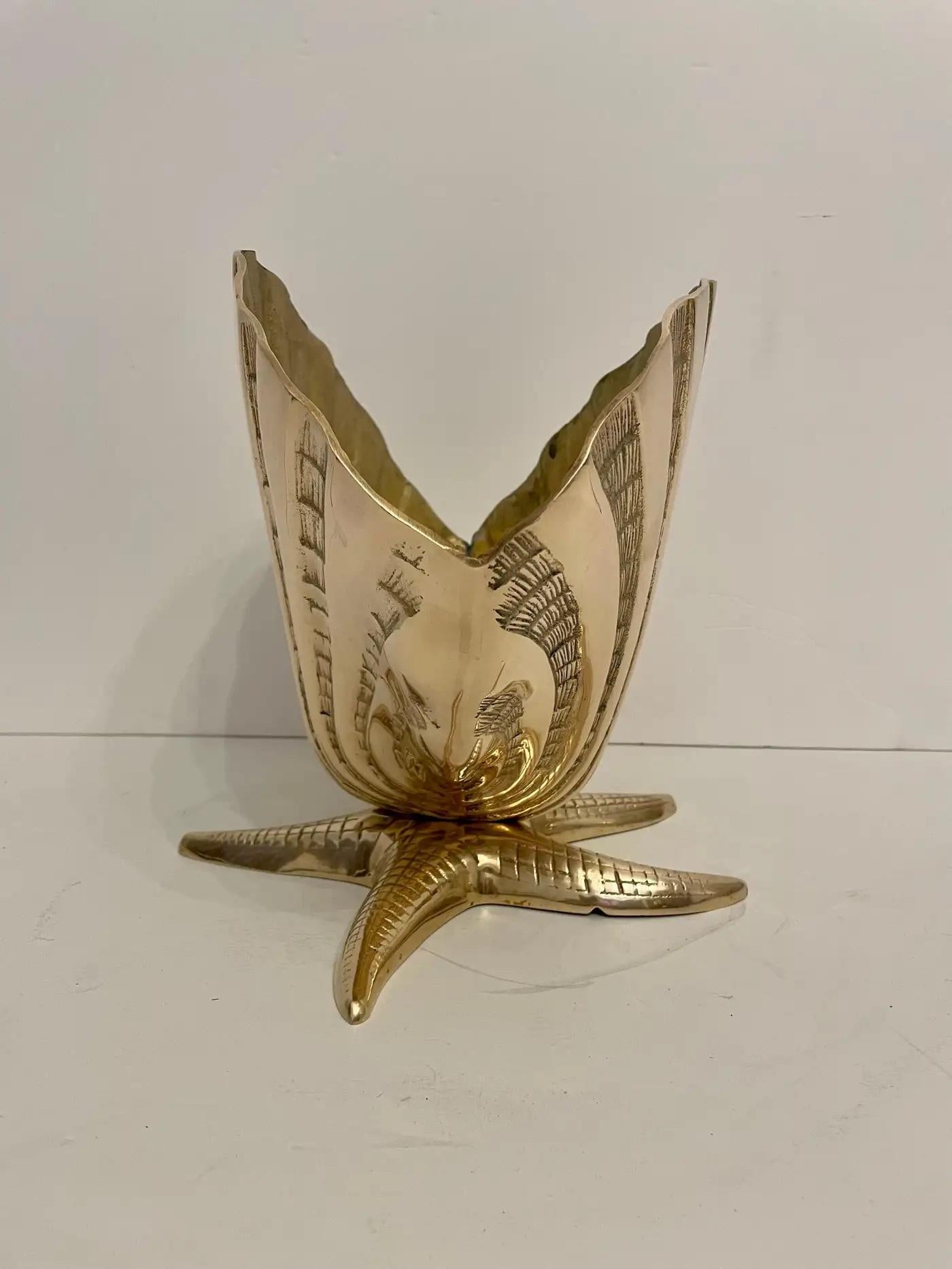 Sculpture de jardinière nautique XL en laiton sur socle en forme d'étoile de mer en vente 4