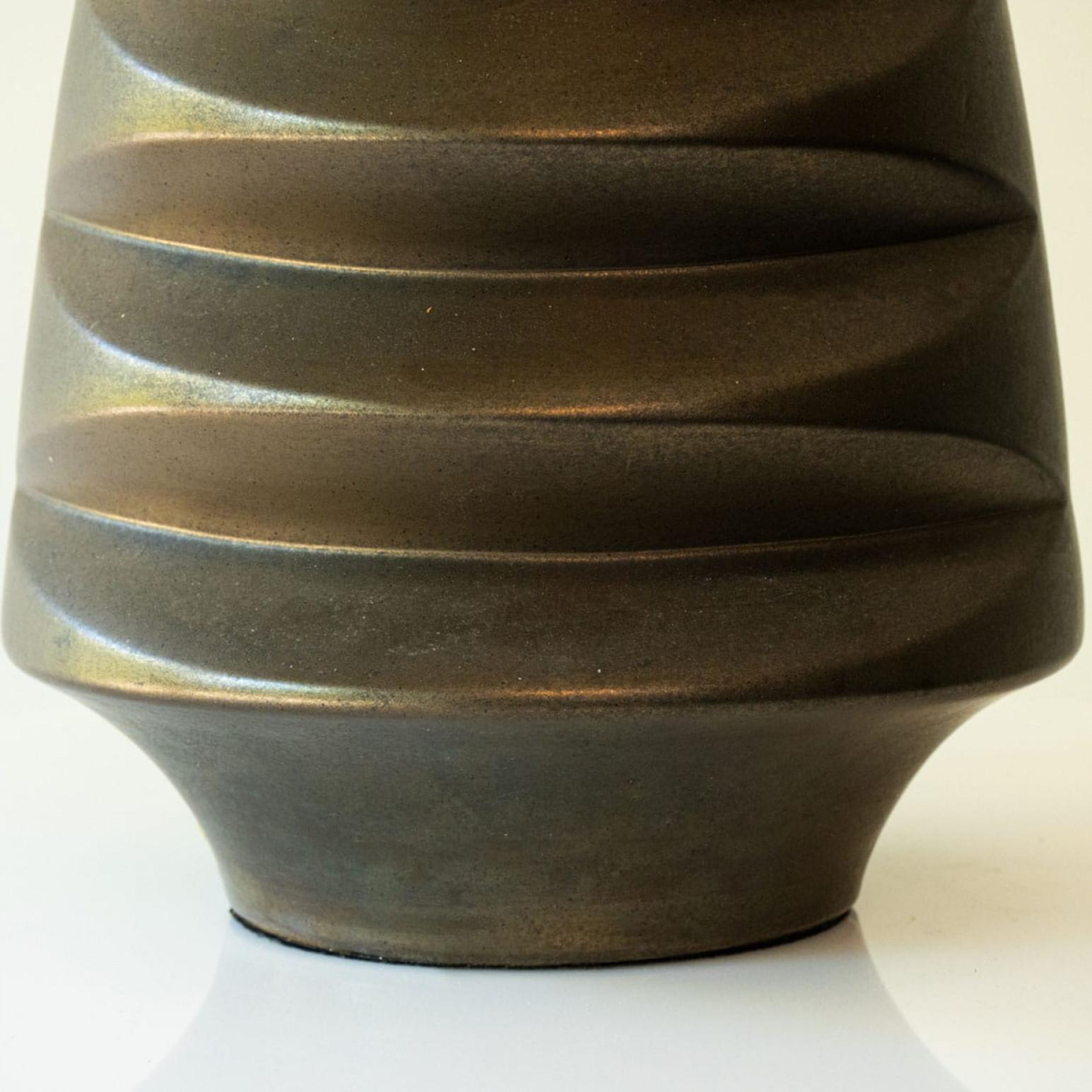 Altro Lampada da tavolo XL in ceramica marrone, paralume nuovo di R. Houben, 1970 in vendita