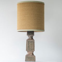 XL Keramische braune brutalistische Lampe, neutraler Lampenschirm von R. Houben