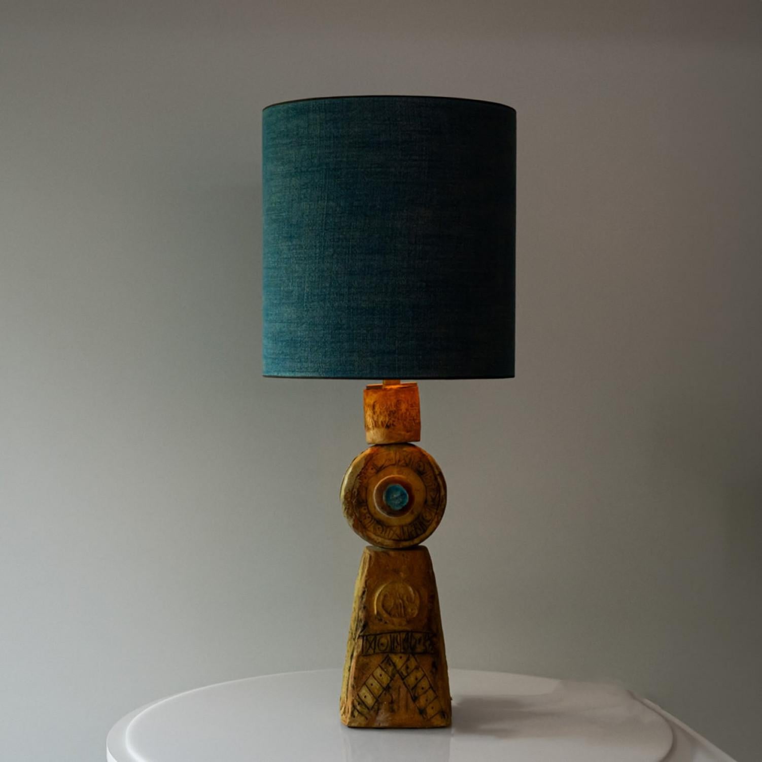 Lampada da tavolo XL in ceramica di B. Rooke, nuovo paralume blu di R. Houben, 1970 in vendita 1