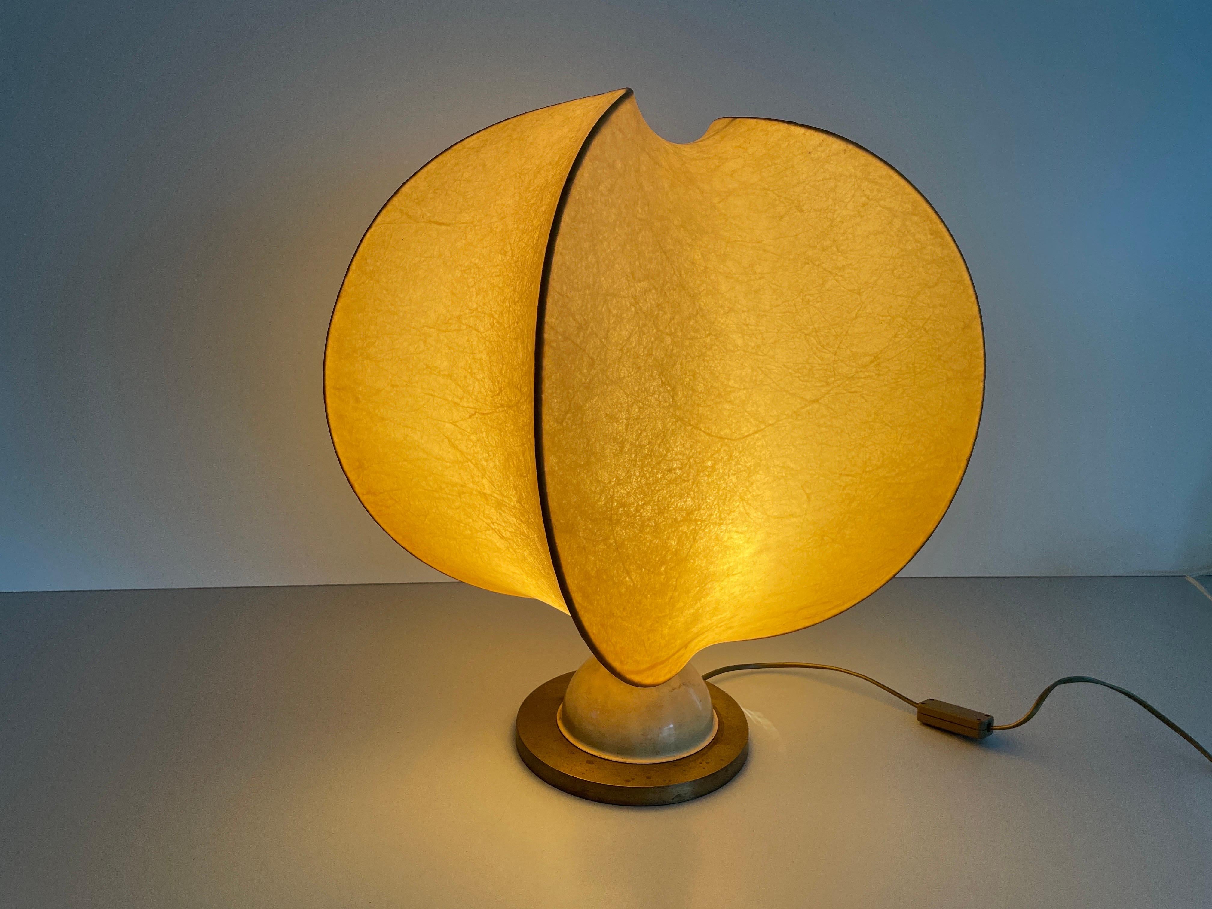 Lampe de table à abat-jour en cocon XL avec base en laiton, années 1960, Italie en vente 7