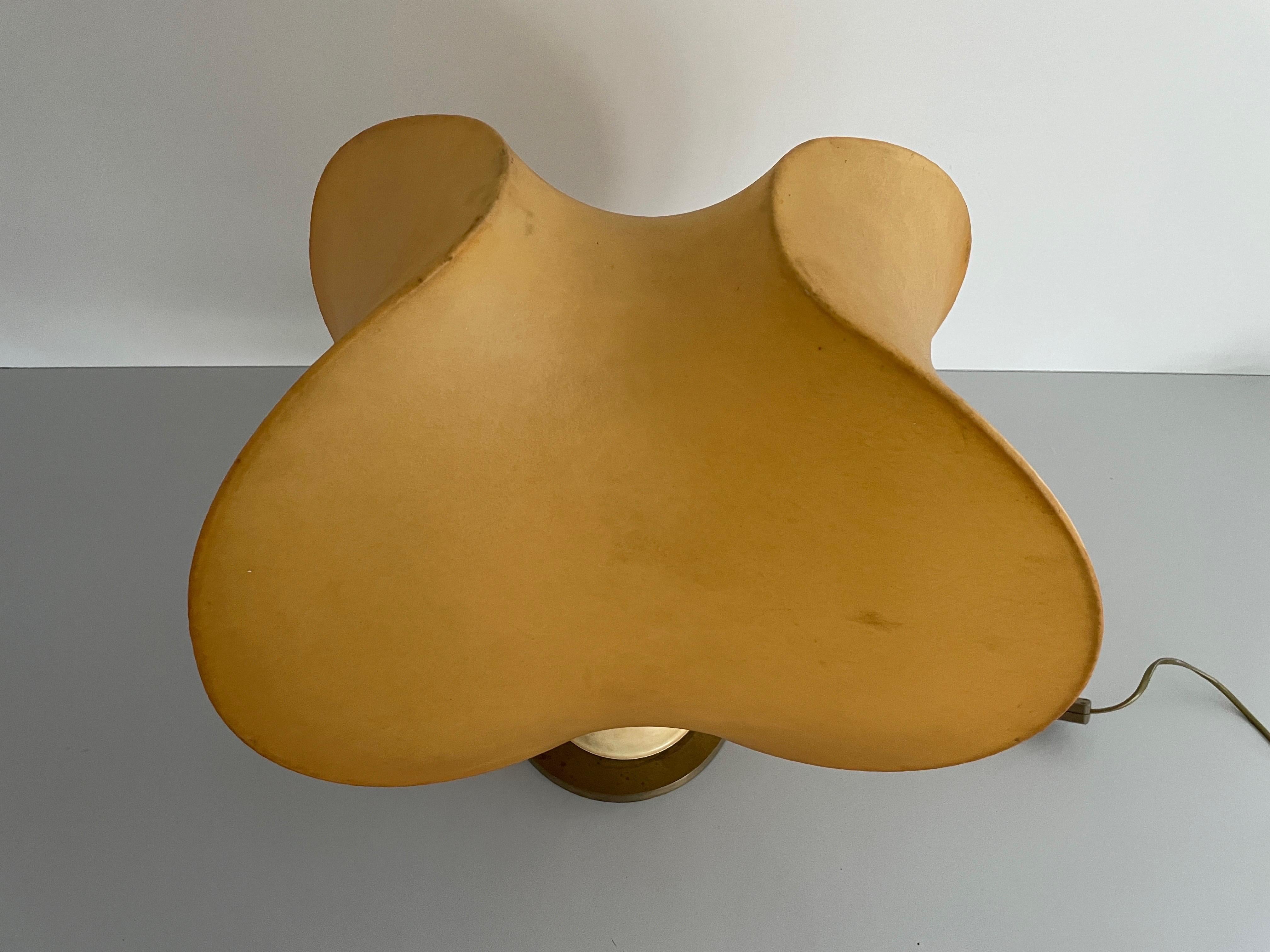italien Lampe de table à abat-jour en cocon XL avec base en laiton, années 1960, Italie en vente