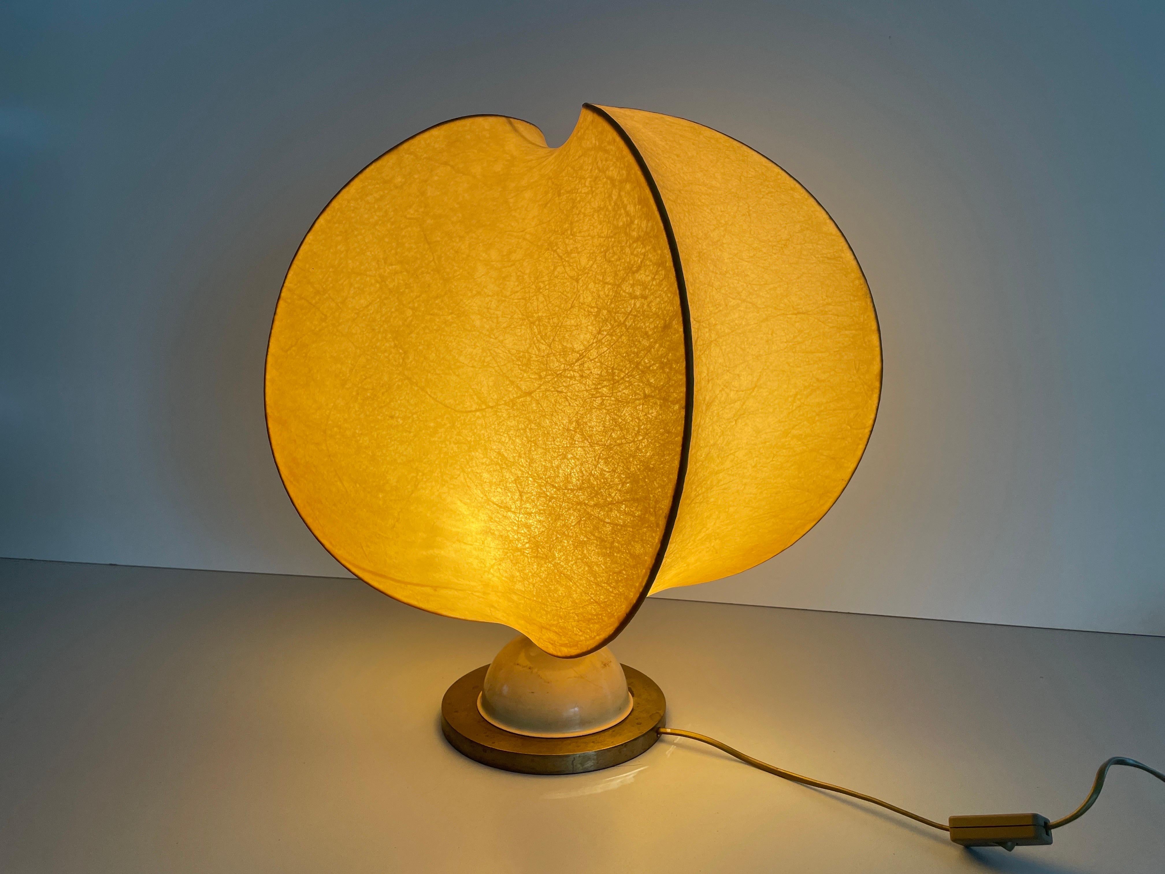Lampe de table à abat-jour en cocon XL avec base en laiton, années 1960, Italie en vente 2