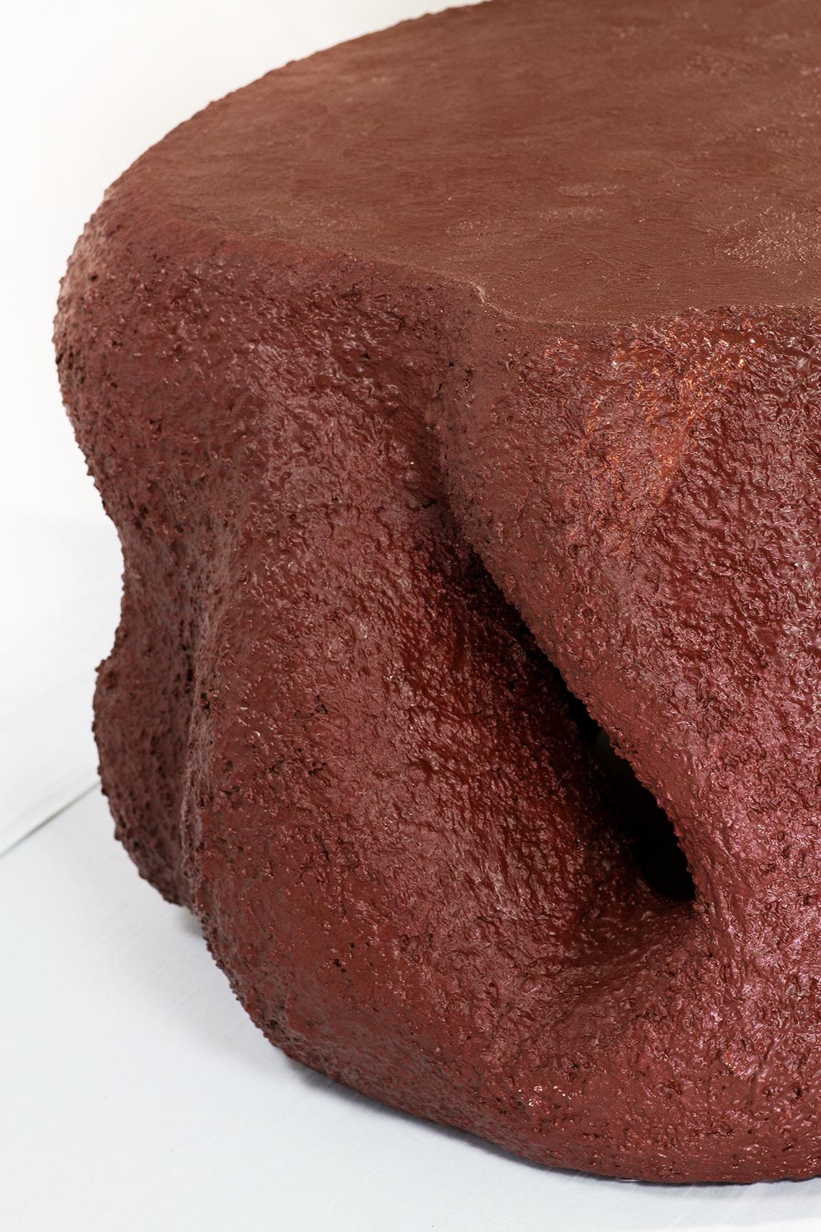 Table basse XL, design contemporain, bourgogne, sculpture fonctionnelle en vente 7